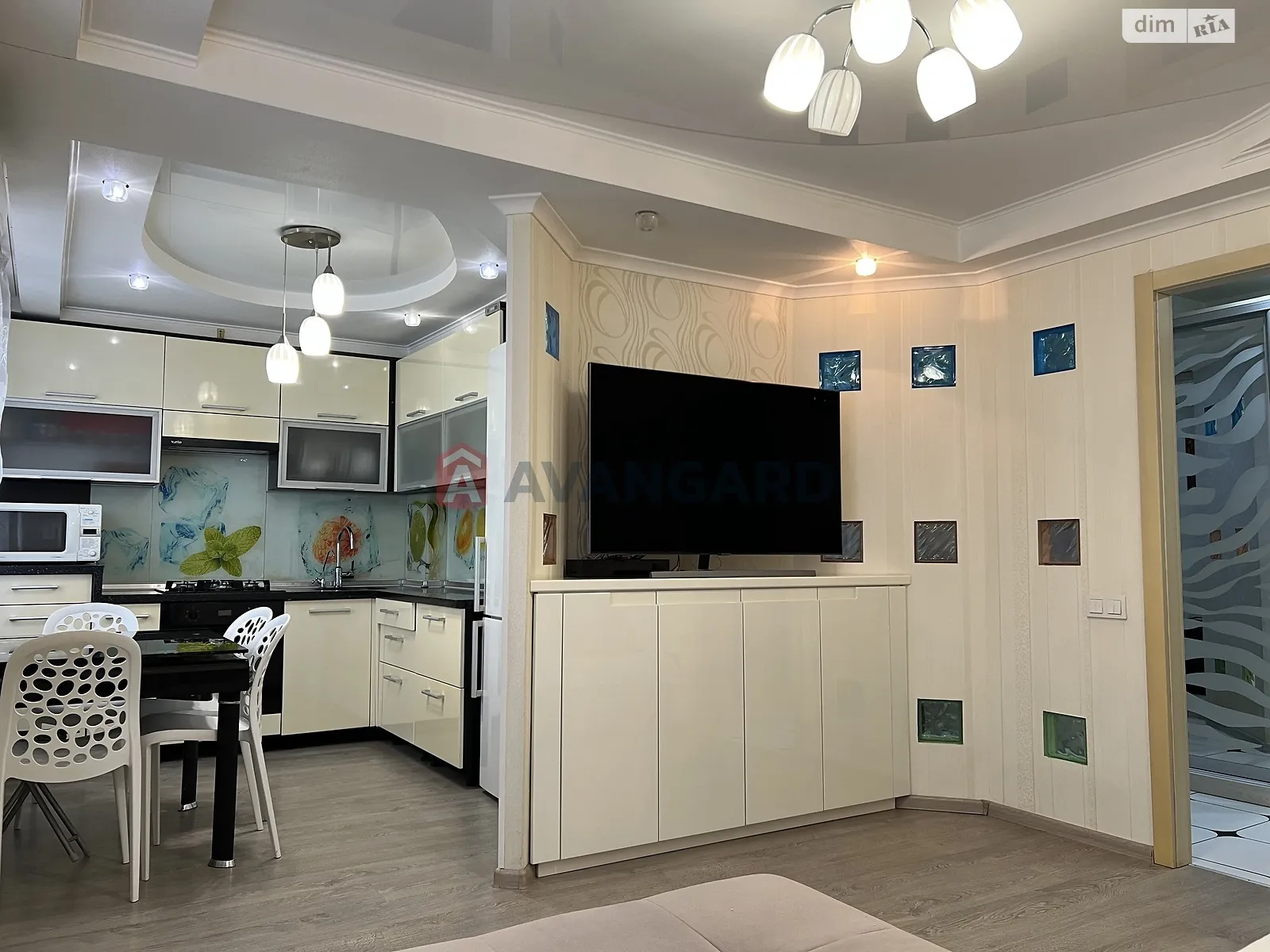 3-комнатная квартира 70 кв. м в Запорожье, ул. Авраменко, 18 - фото 1