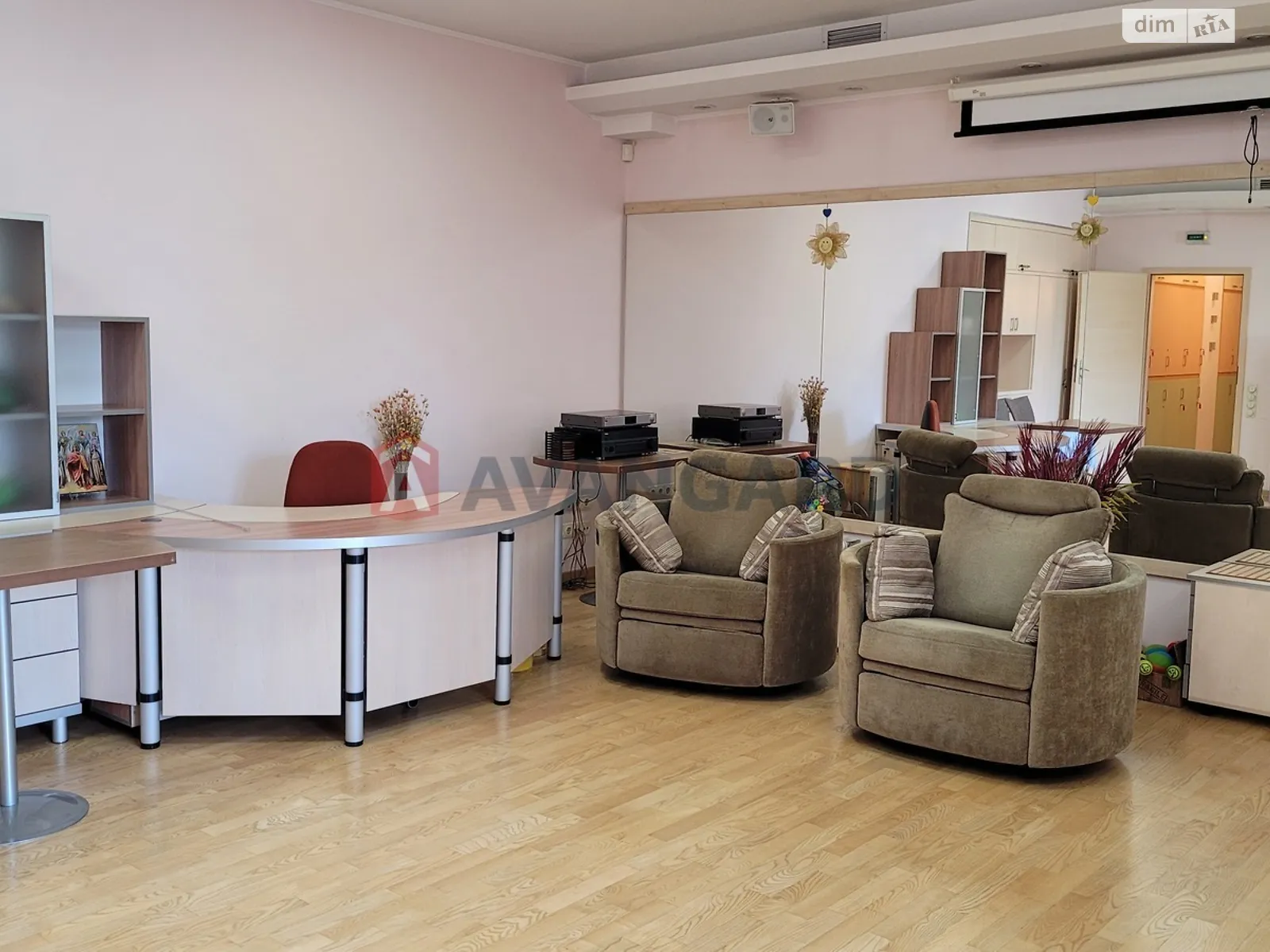 Продается объект сферы услуг 211 кв. м в 9-этажном здании, цена: 316000 $ - фото 1