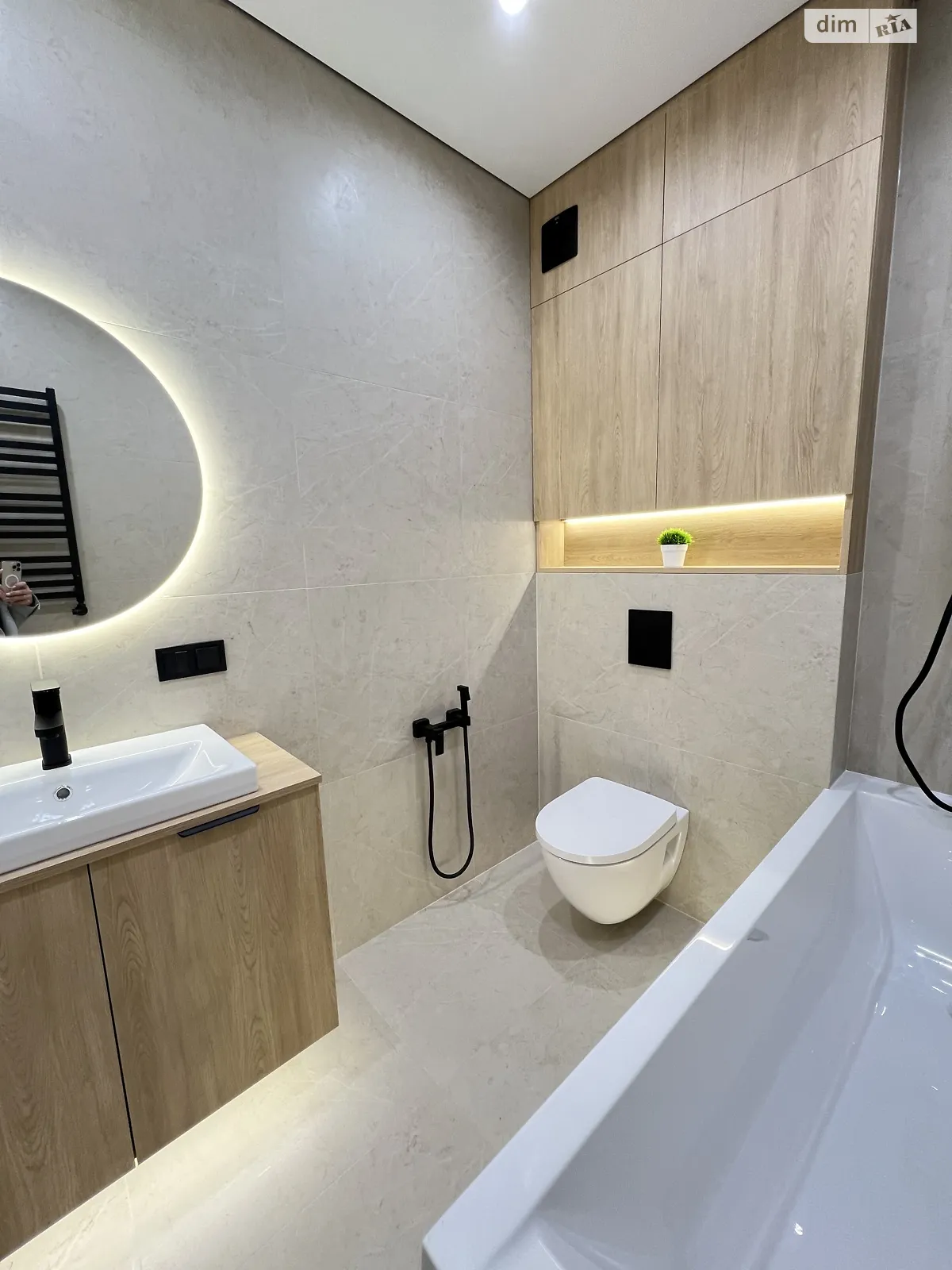 Продається 2-кімнатна квартира 55.6 кв. м у Івано-Франківську, вул. Павла Полуботка, 18 корпус 7 - фото 1