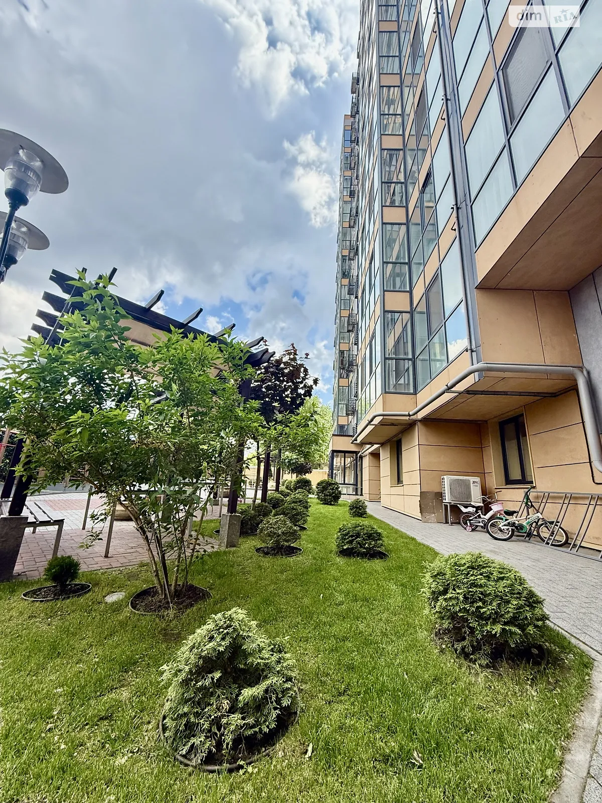 Продается 3-комнатная квартира 75 кв. м в Днепре, ул. Светлова, 42А - фото 1