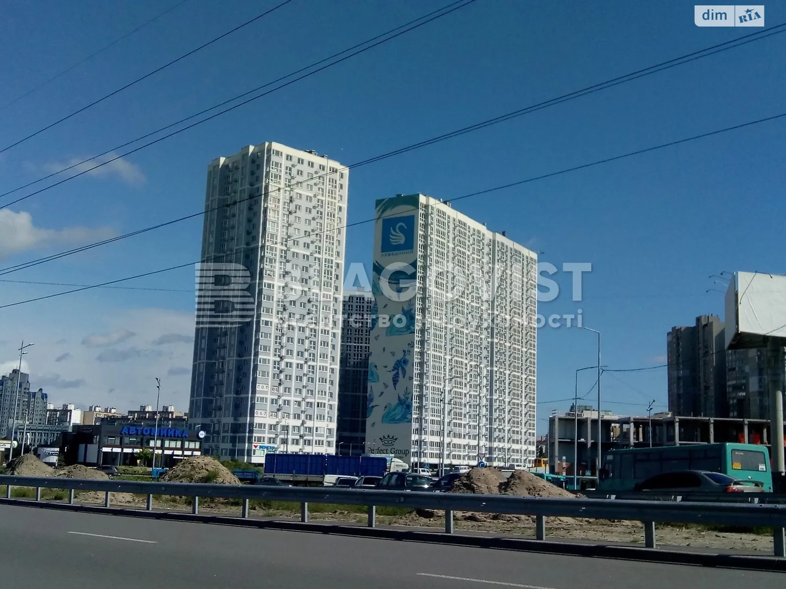 Продається 3-кімнатна квартира 83 кв. м у Києві, вул. Ревуцького, 40Г - фото 1