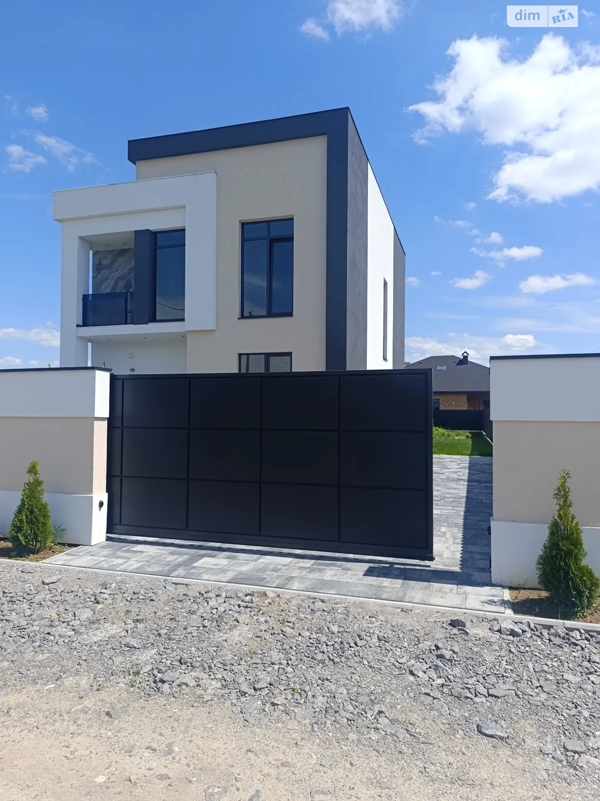 Продается дом на 2 этажа 140 кв. м с камином, цена: 125000 $ - фото 1