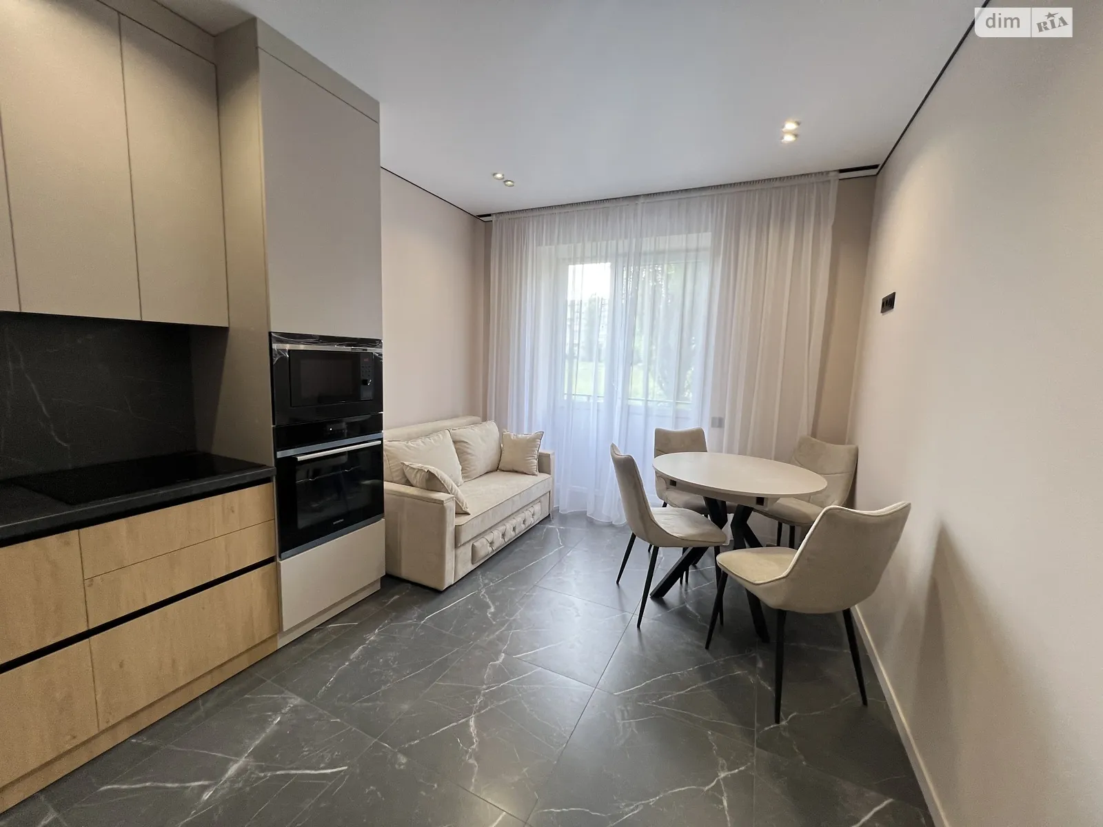 Продается 1-комнатная квартира 40 кв. м в Ровно, ул. Соборная, 285Д - фото 1