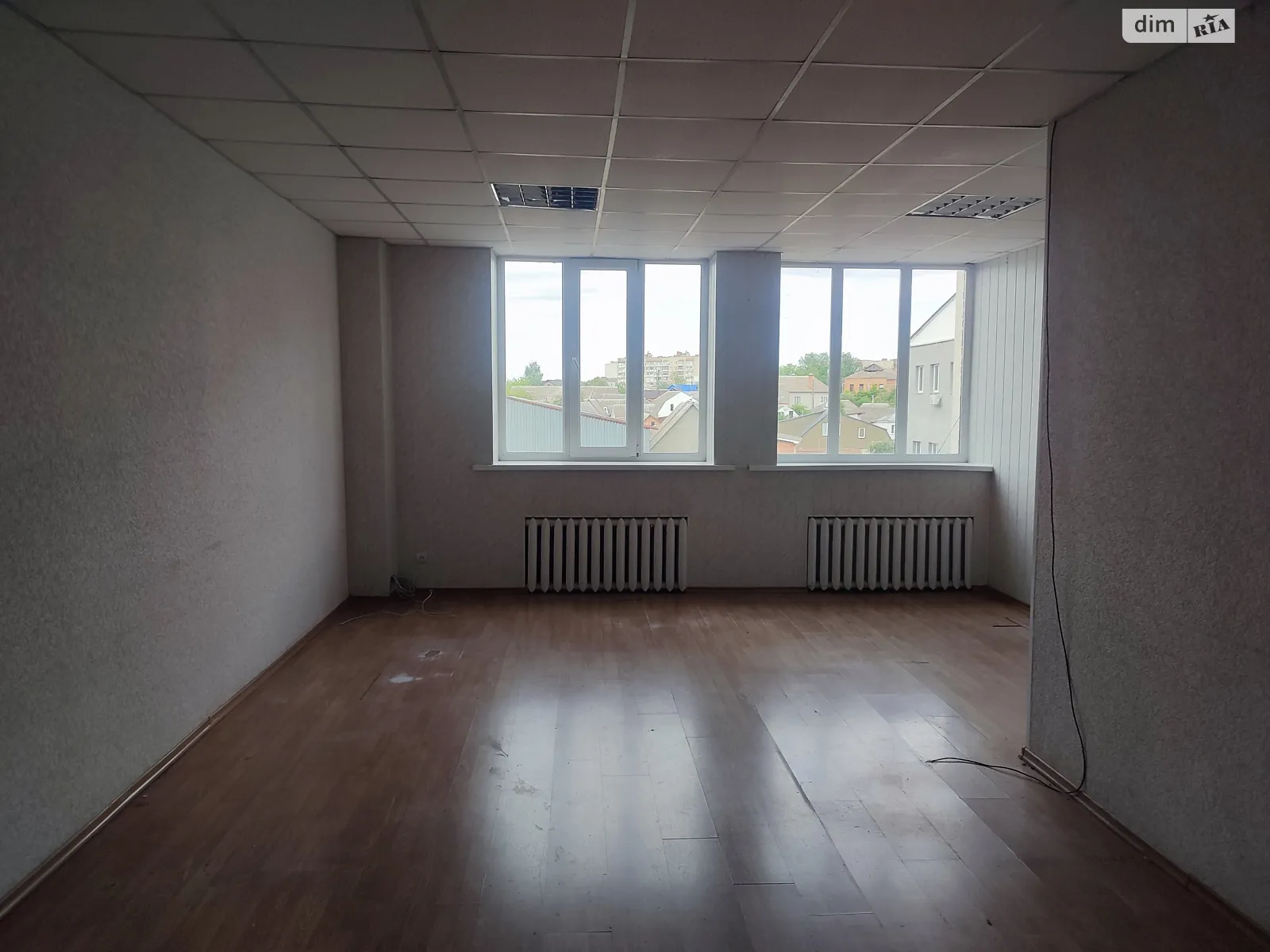 Сдается в аренду офис 35 кв. м в бизнес-центре, цена: 7350 грн - фото 1