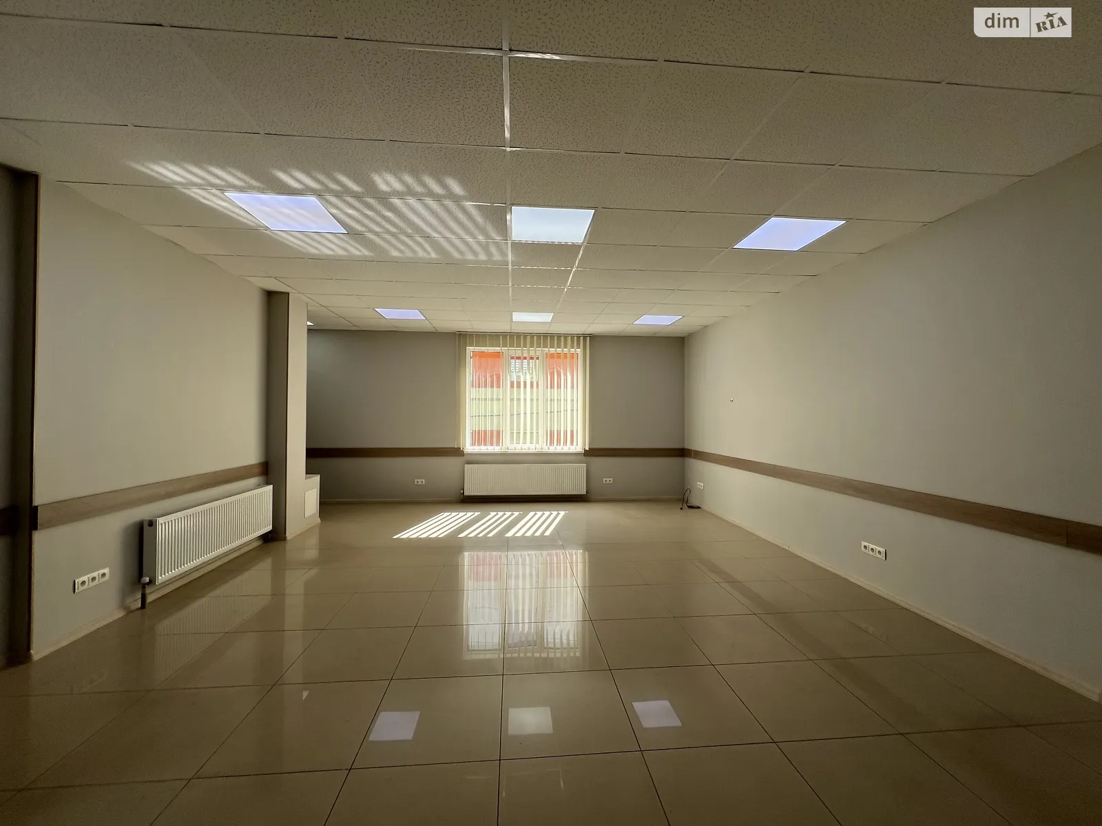 Сдается в аренду офис 49 кв. м в бизнес-центре, цена: 15000 грн - фото 1