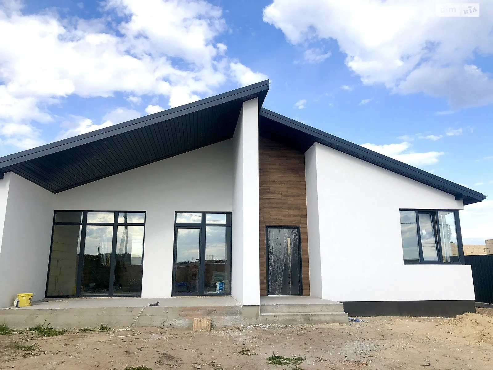 Продается одноэтажный дом 127 кв. м с камином, цена: 89500 $ - фото 1