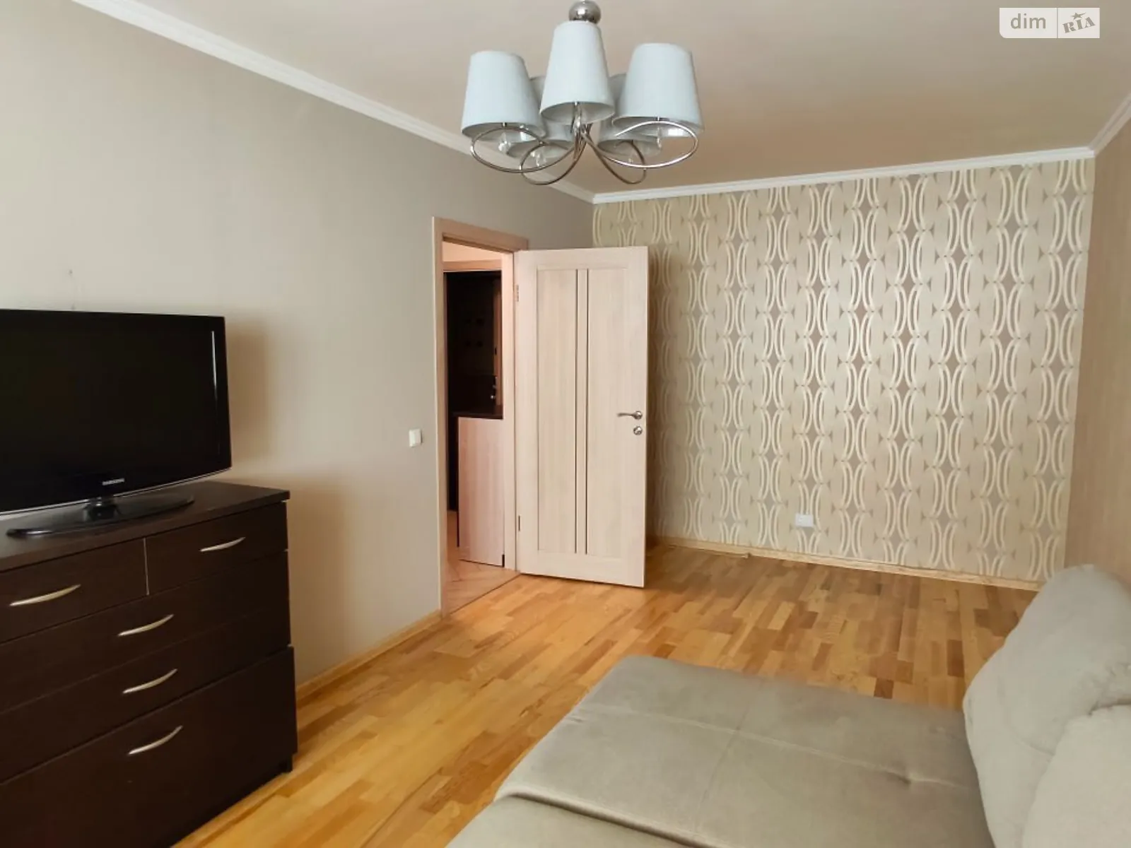 Продается 1-комнатная квартира 38 кв. м в Виннице, ул. Пирогова - фото 1