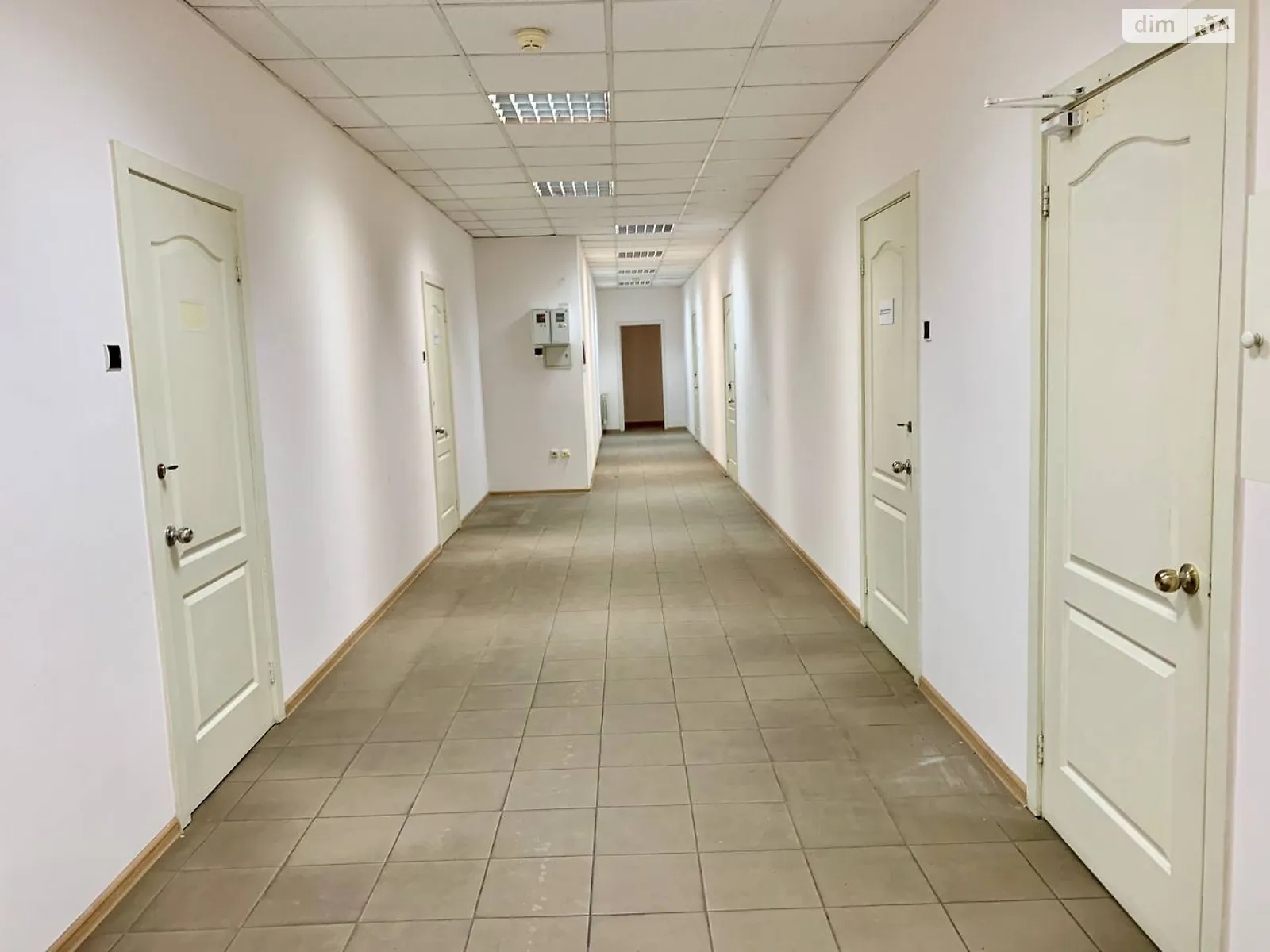 Сдается в аренду офис 190 кв. м в бизнес-центре, цена: 41800 грн - фото 1