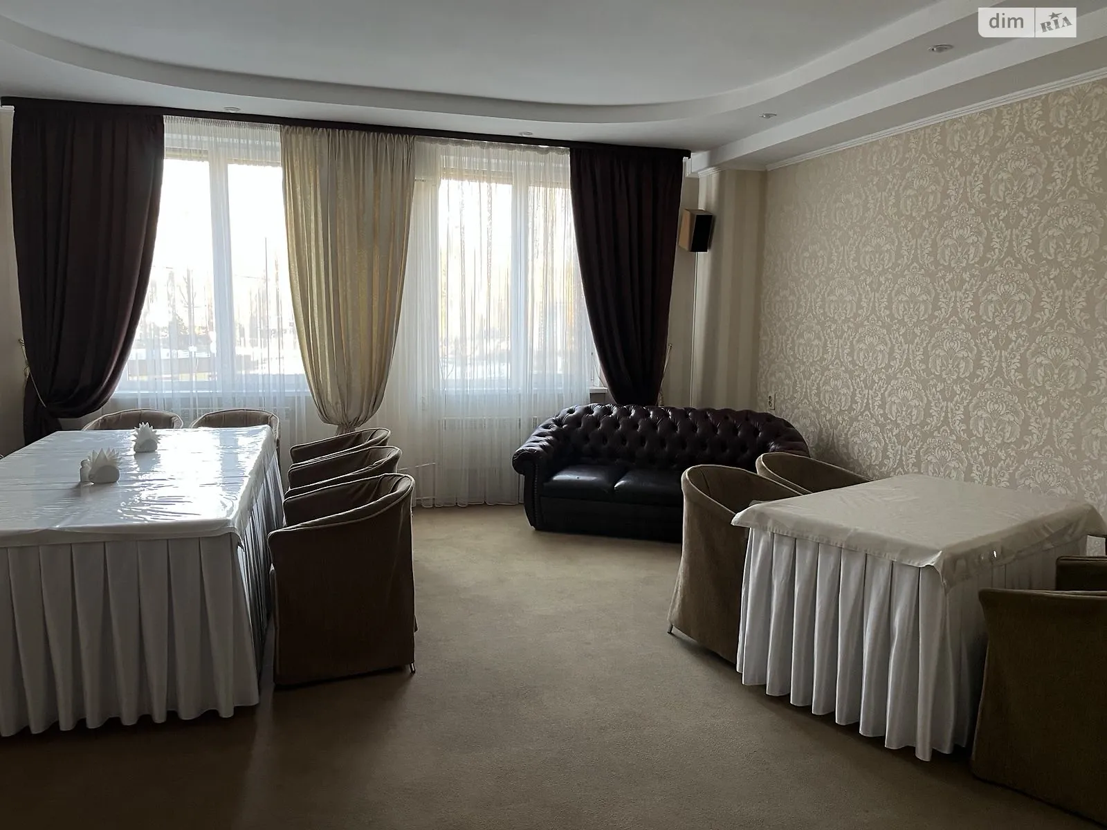 Сдается в аренду объект сферы услуг 176 кв. м в 3-этажном здании, цена: 61600 грн - фото 1