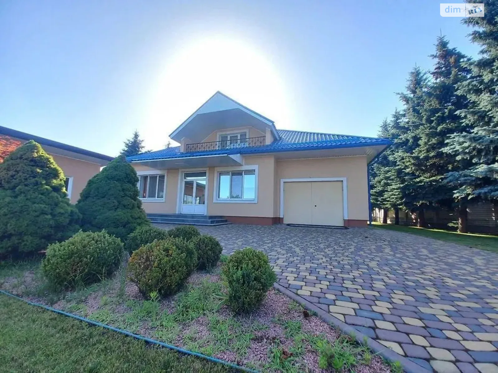 Сдается в аренду дом на 2 этажа 300 кв. м с мансардой, цена: 1400 $ - фото 1