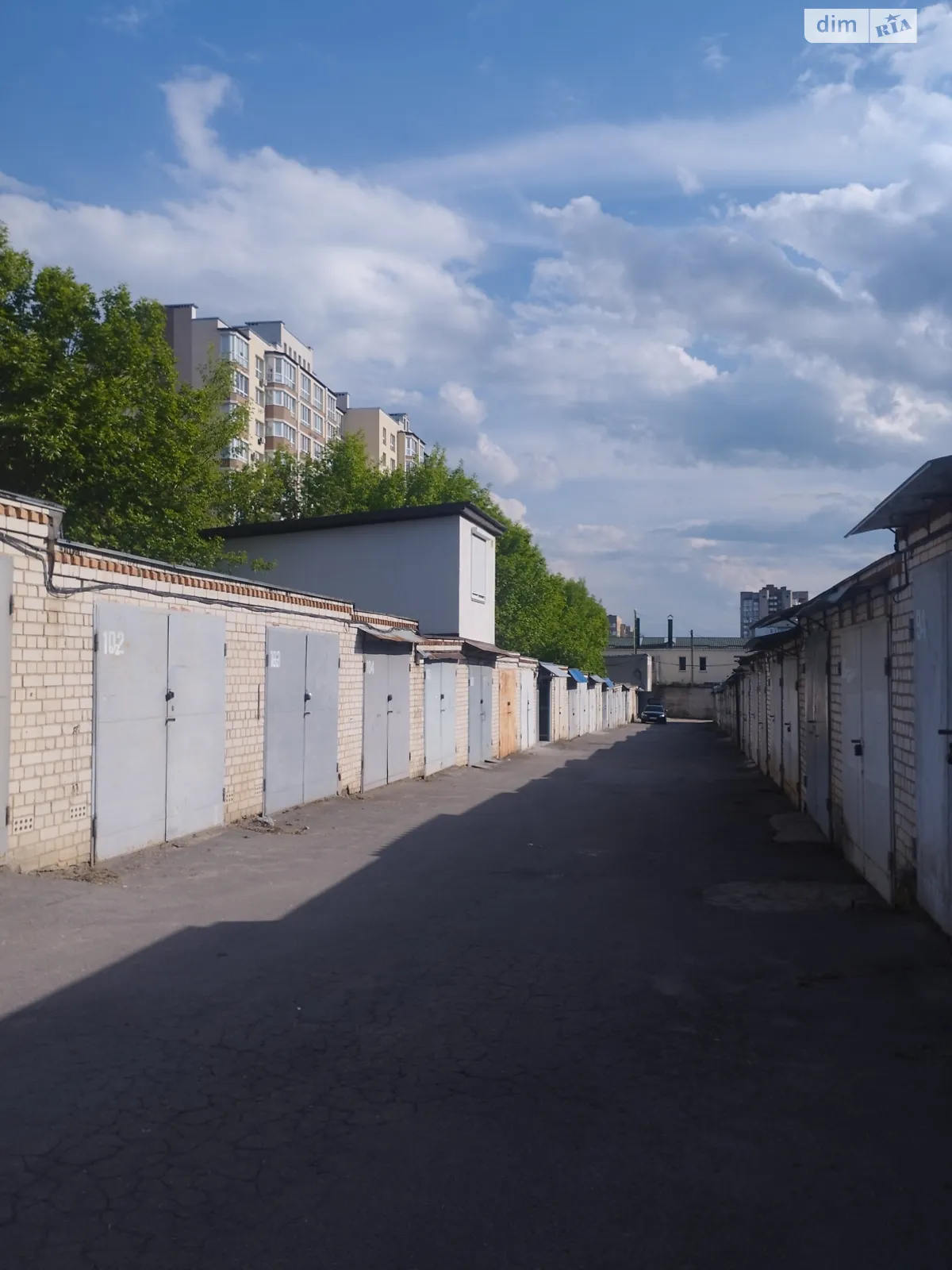 Сдается в аренду место в гаражном кооперативе универсальный на 25 кв. м, цена: 3500 грн - фото 1