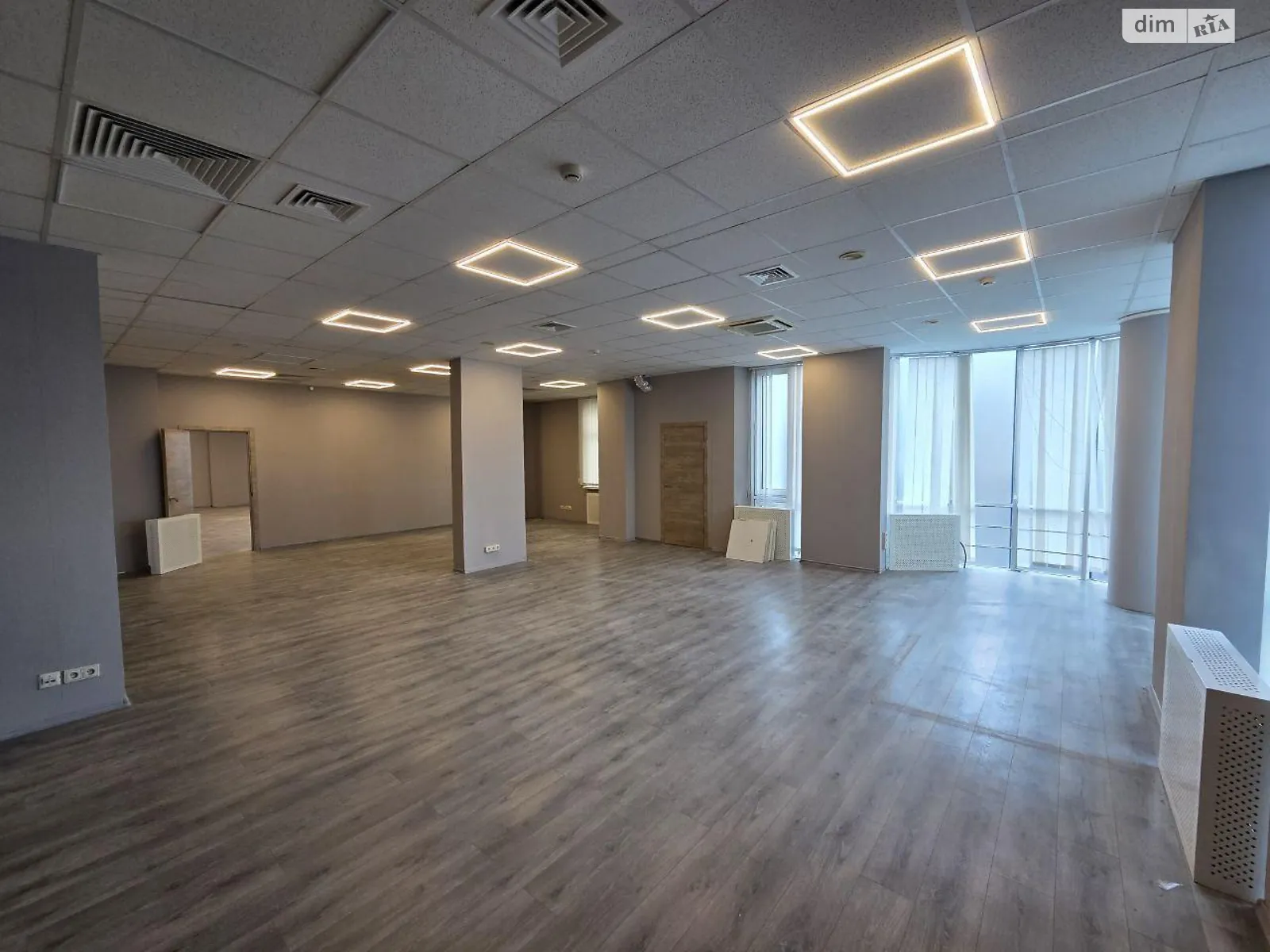 Сдается в аренду офис 500 кв. м в бизнес-центре, цена: 9000 $ - фото 1