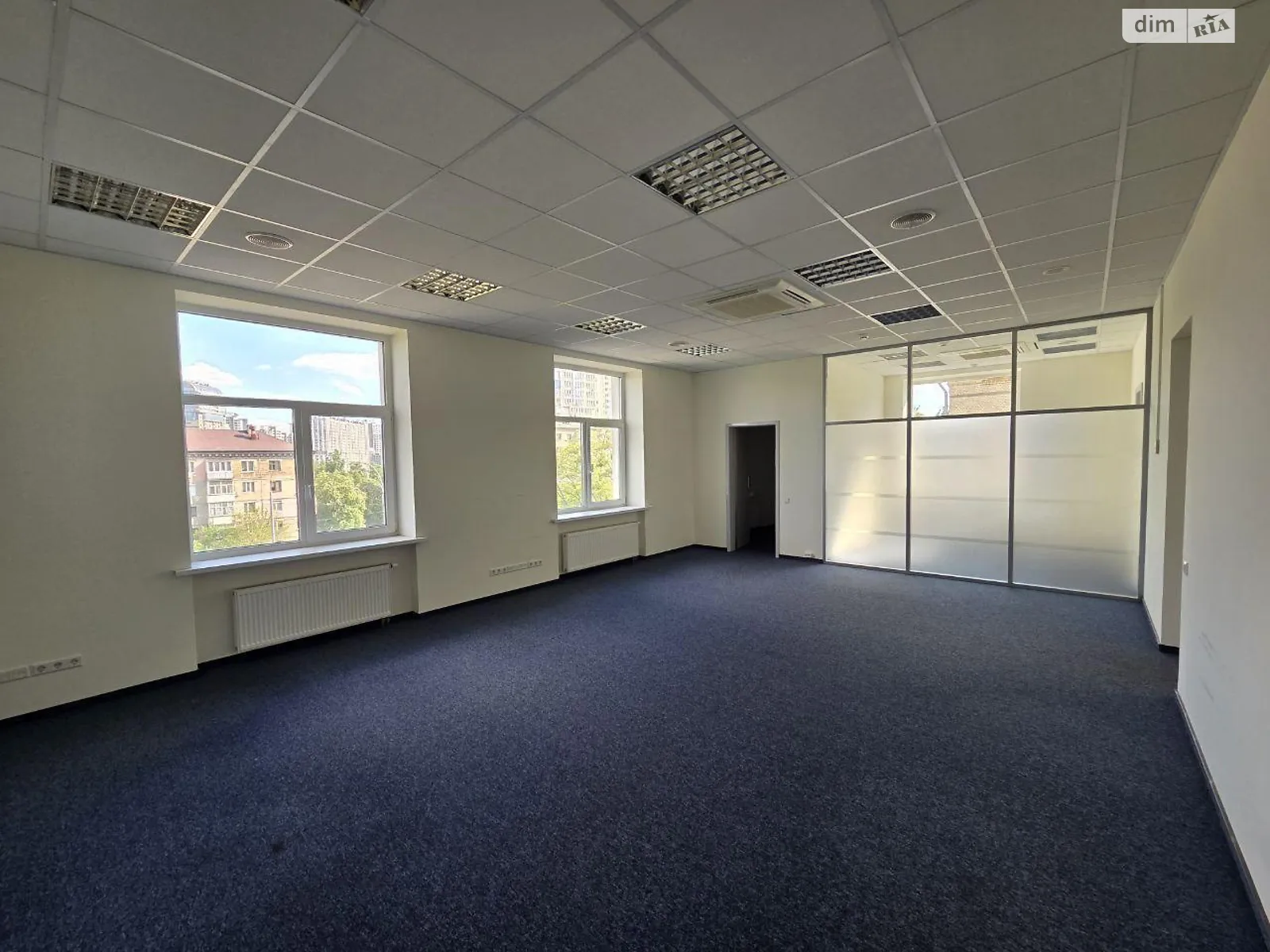 Сдается в аренду офис 430 кв. м в бизнес-центре, цена: 7350 $ - фото 1