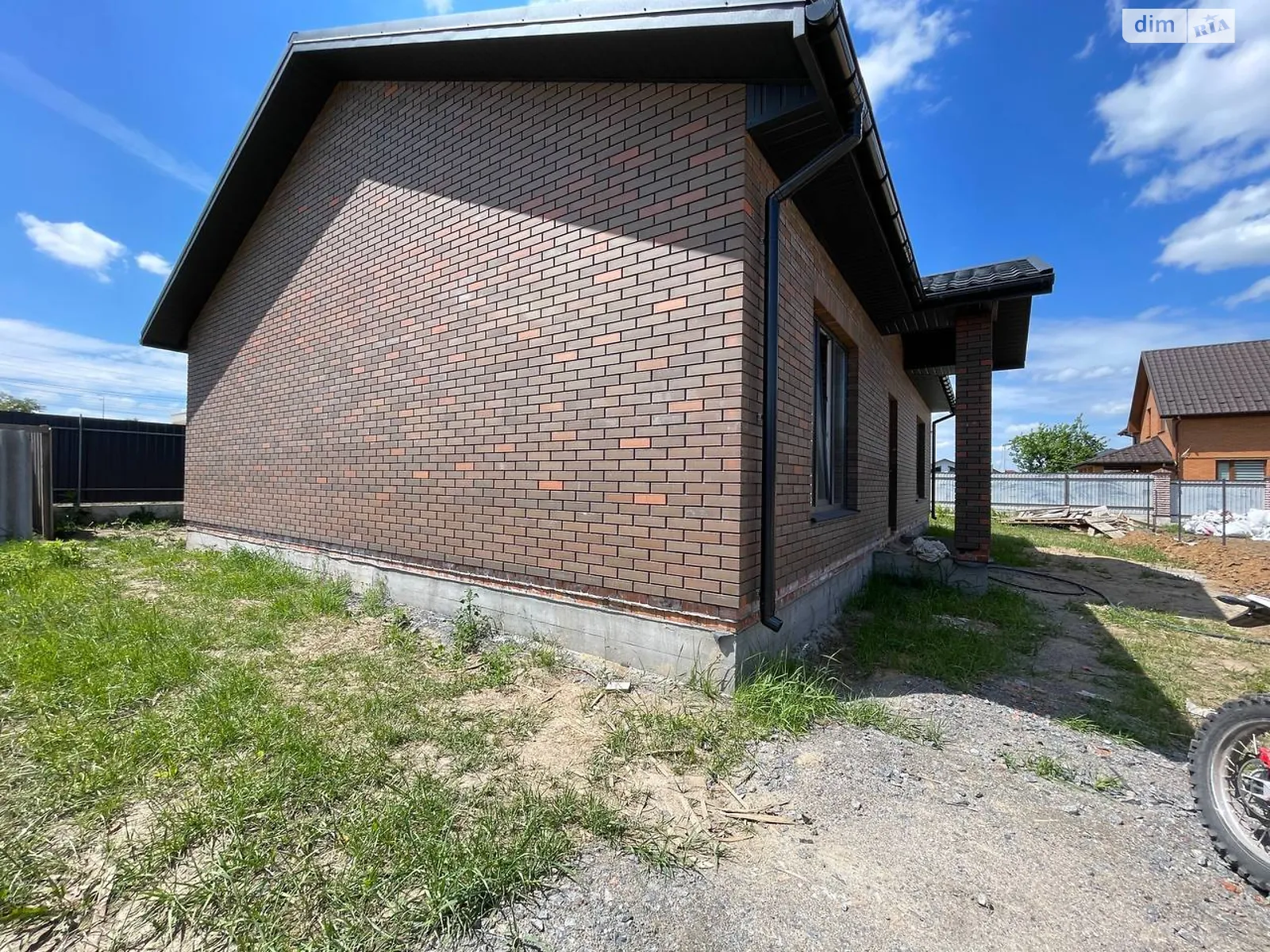 Продається одноповерховий будинок 106 кв. м з гаражем, цена: 82000 $ - фото 1