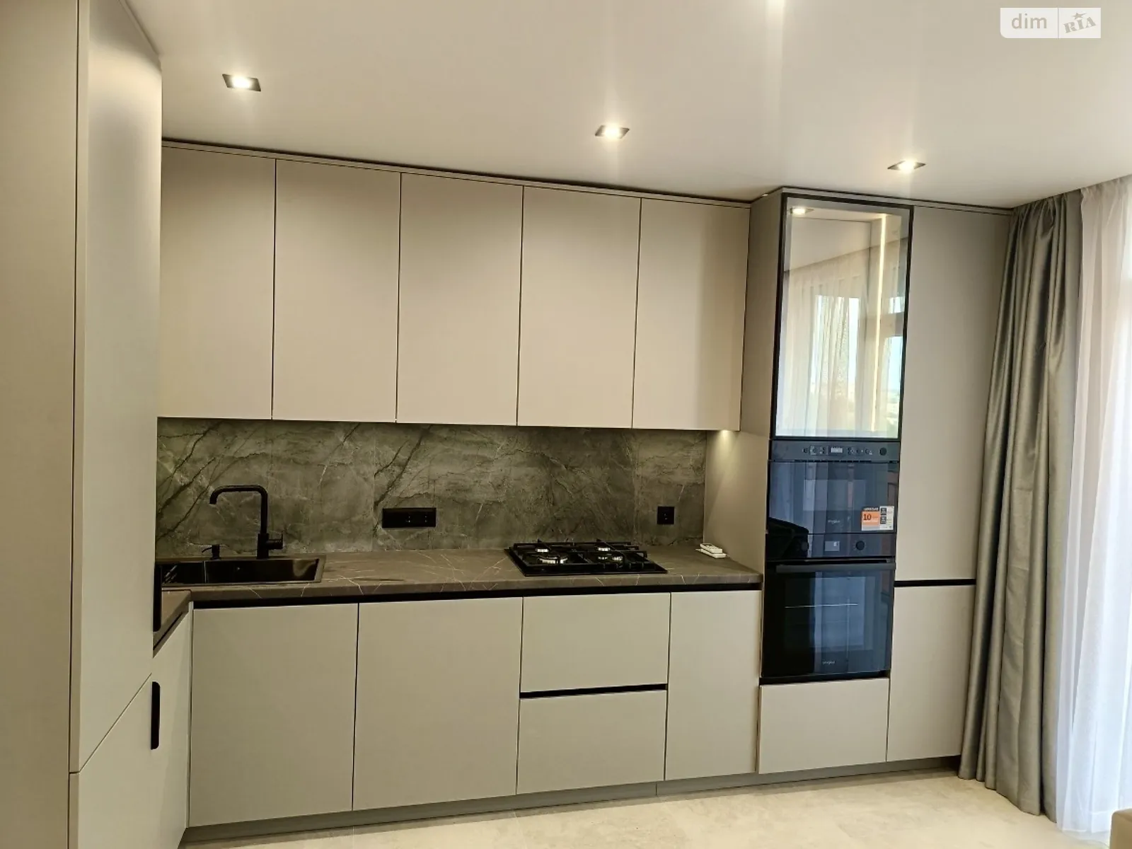 Продается 2-комнатная квартира 65 кв. м в Ивано-Франковске, ул. Крайковского, 3 корпус 8 - фото 1