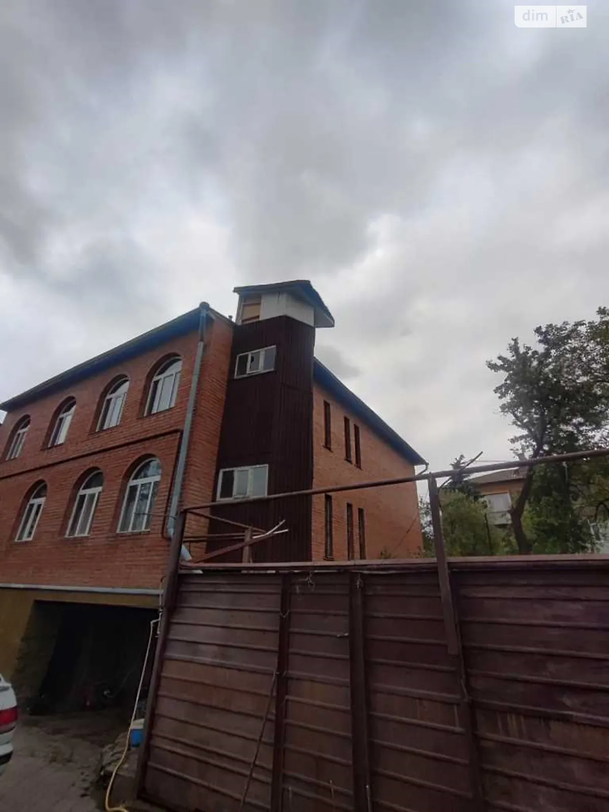 Продается дом на 3 этажа 441 кв. м с участком, цена: 120000 $ - фото 1