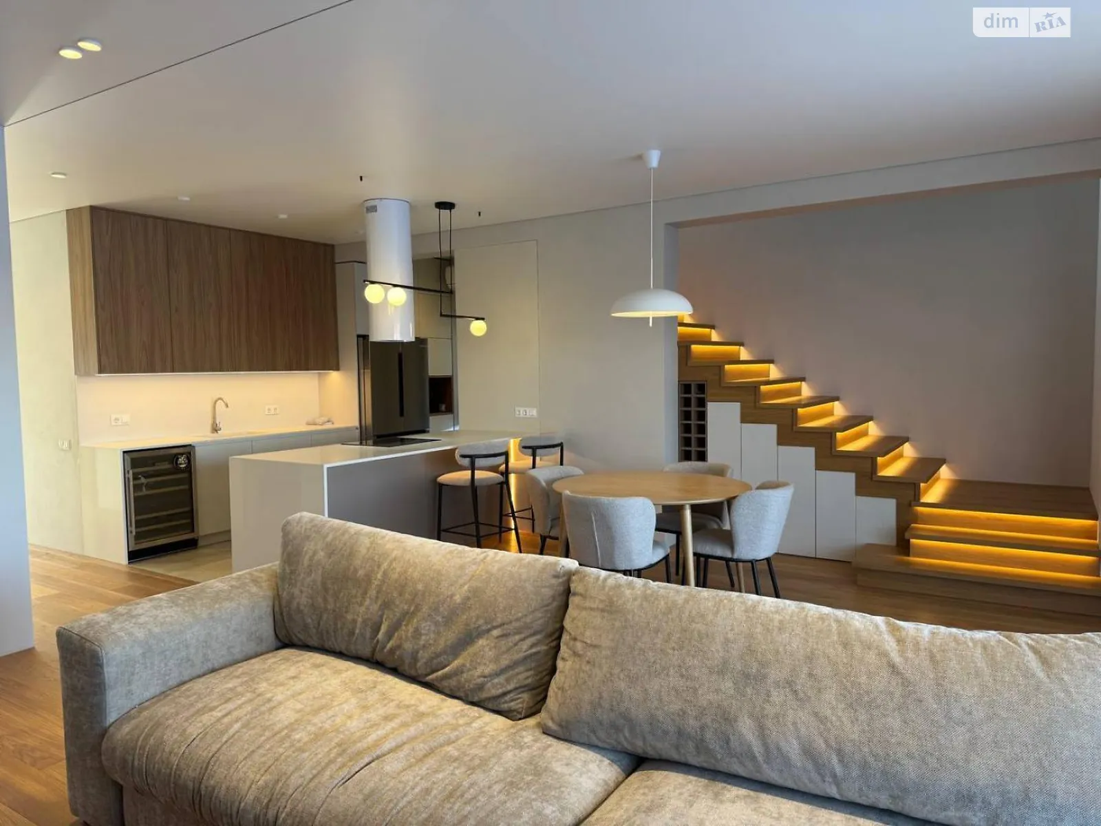 Сдается в аренду дом на 2 этажа 178 кв. м с беседкой, цена: 3500 $ - фото 1