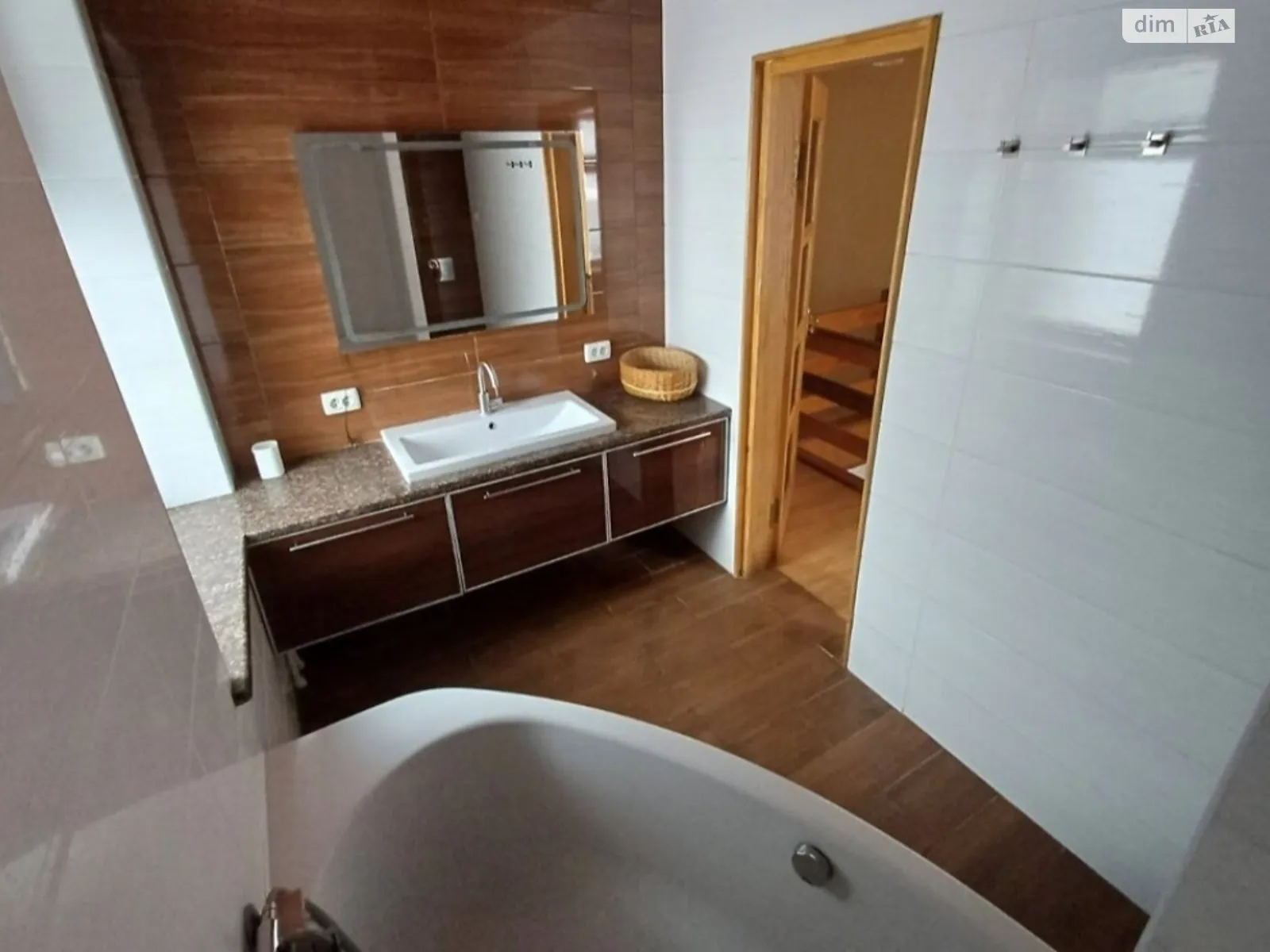 Продается дом на 2 этажа 130 кв. м с верандой, цена: 190000 $ - фото 1