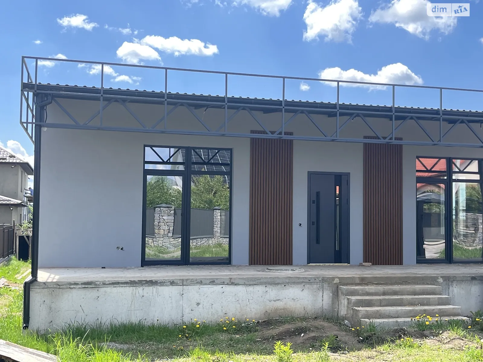 Продається одноповерховий будинок 135 кв. м з верандою, вул. Андрія Шептицького - фото 1