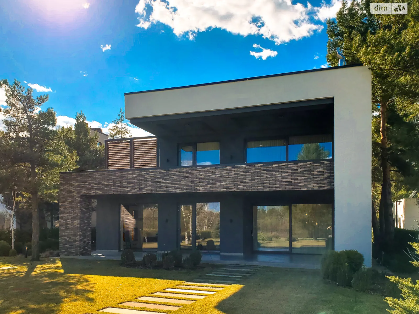 Продається будинок 2 поверховий 406 кв. м з ділянкою, цена: 1800000 $ - фото 1