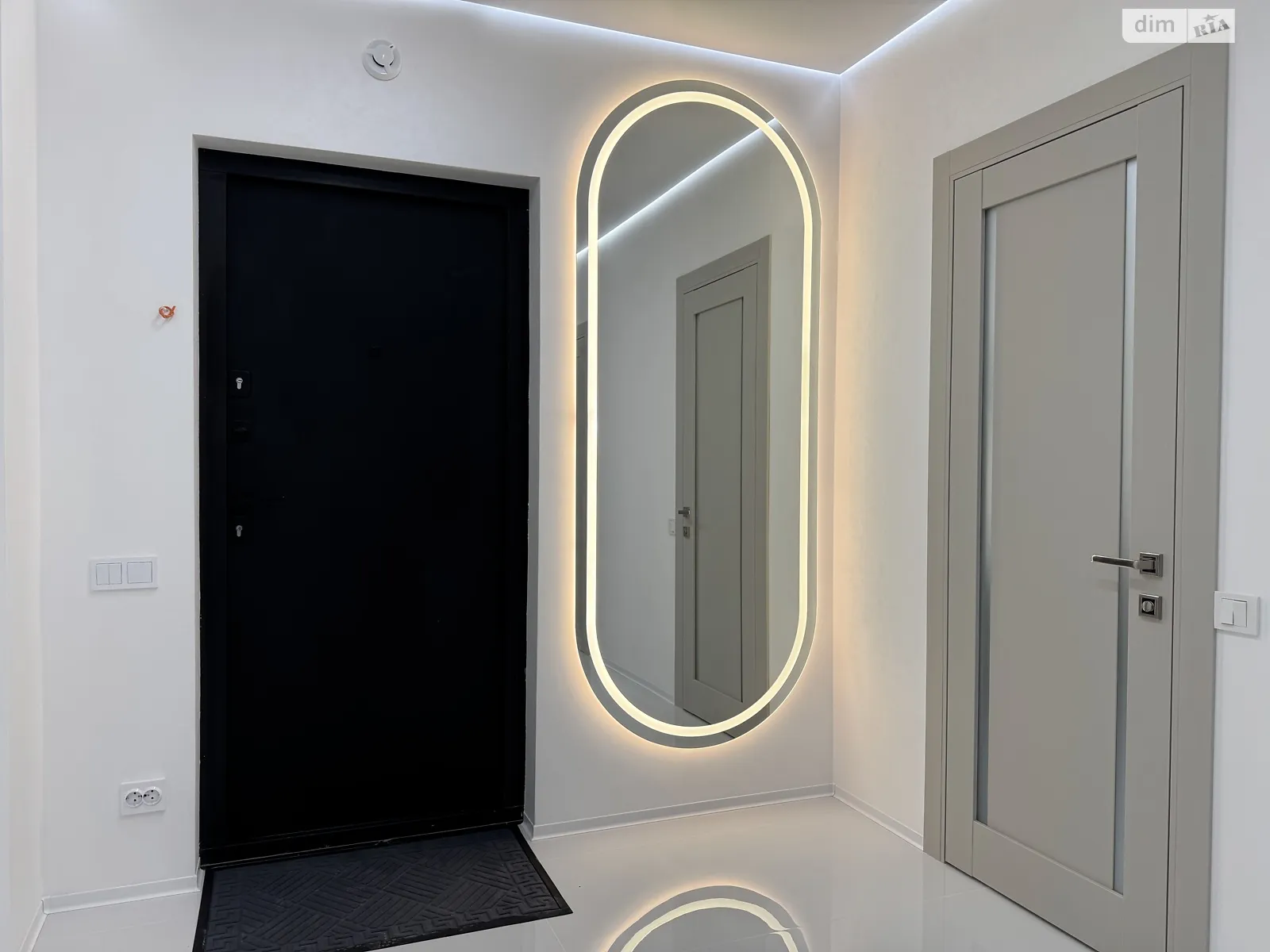 Продается 2-комнатная квартира 62 кв. м в Ивано-Франковске, бул. Южный - фото 1