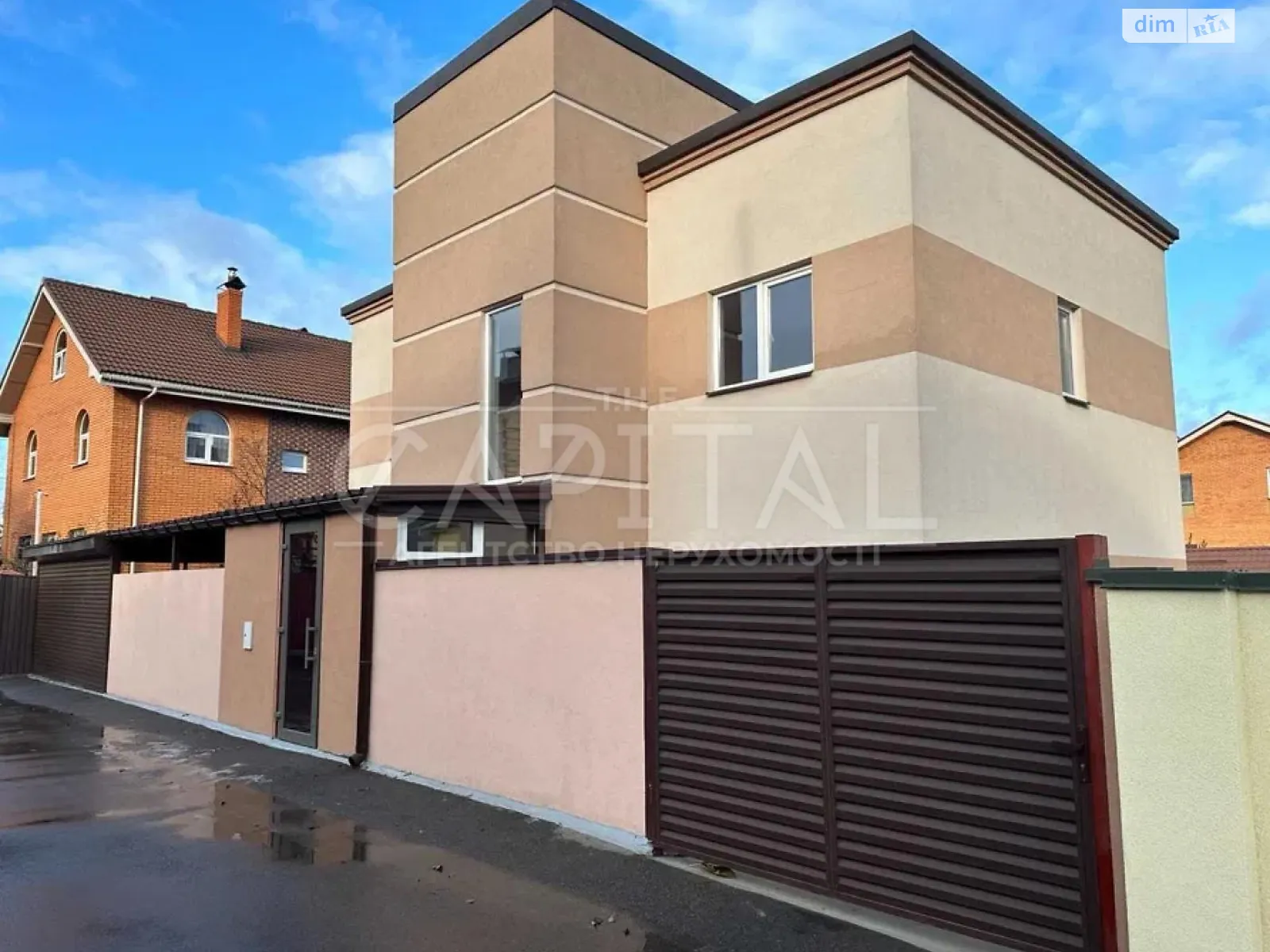 Сдается в аренду дом на 3 этажа 222 кв. м с мебелью, цена: 2300 $ - фото 1
