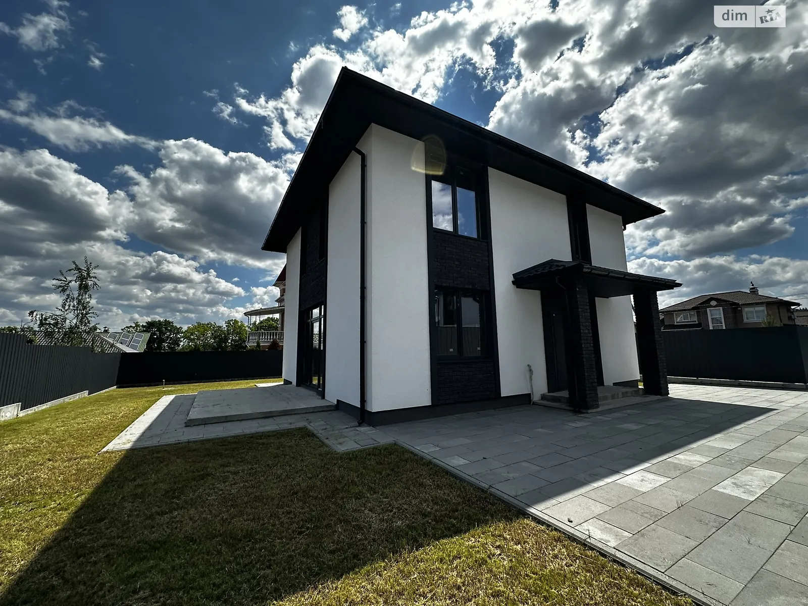 Продается дом на 2 этажа 130 кв. м с гаражом, цена: 165000 $ - фото 1