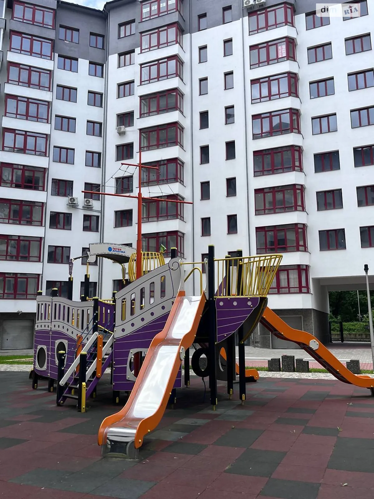 Продается 1-комнатная квартира 49 кв. м в Ивано-Франковске, ул. Галицкая, 141Б - фото 1