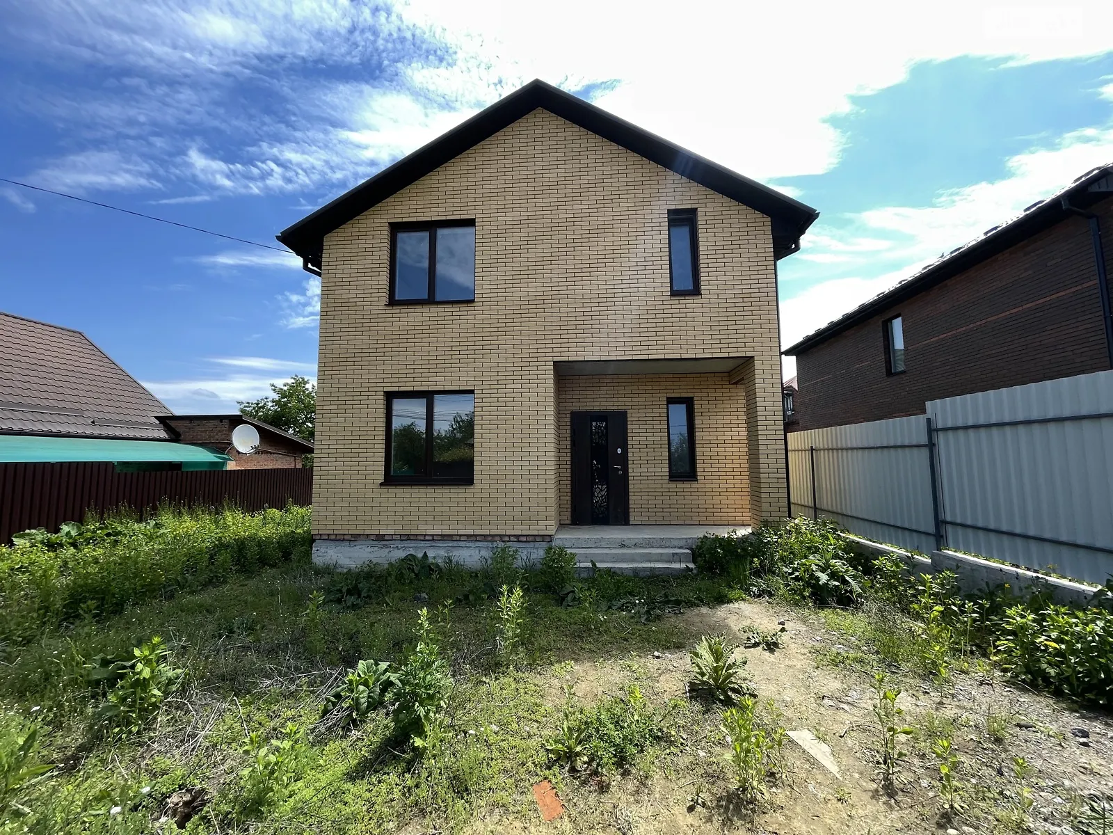 Продается дом на 2 этажа 120 кв. м с гаражом, цена: 130000 $ - фото 1
