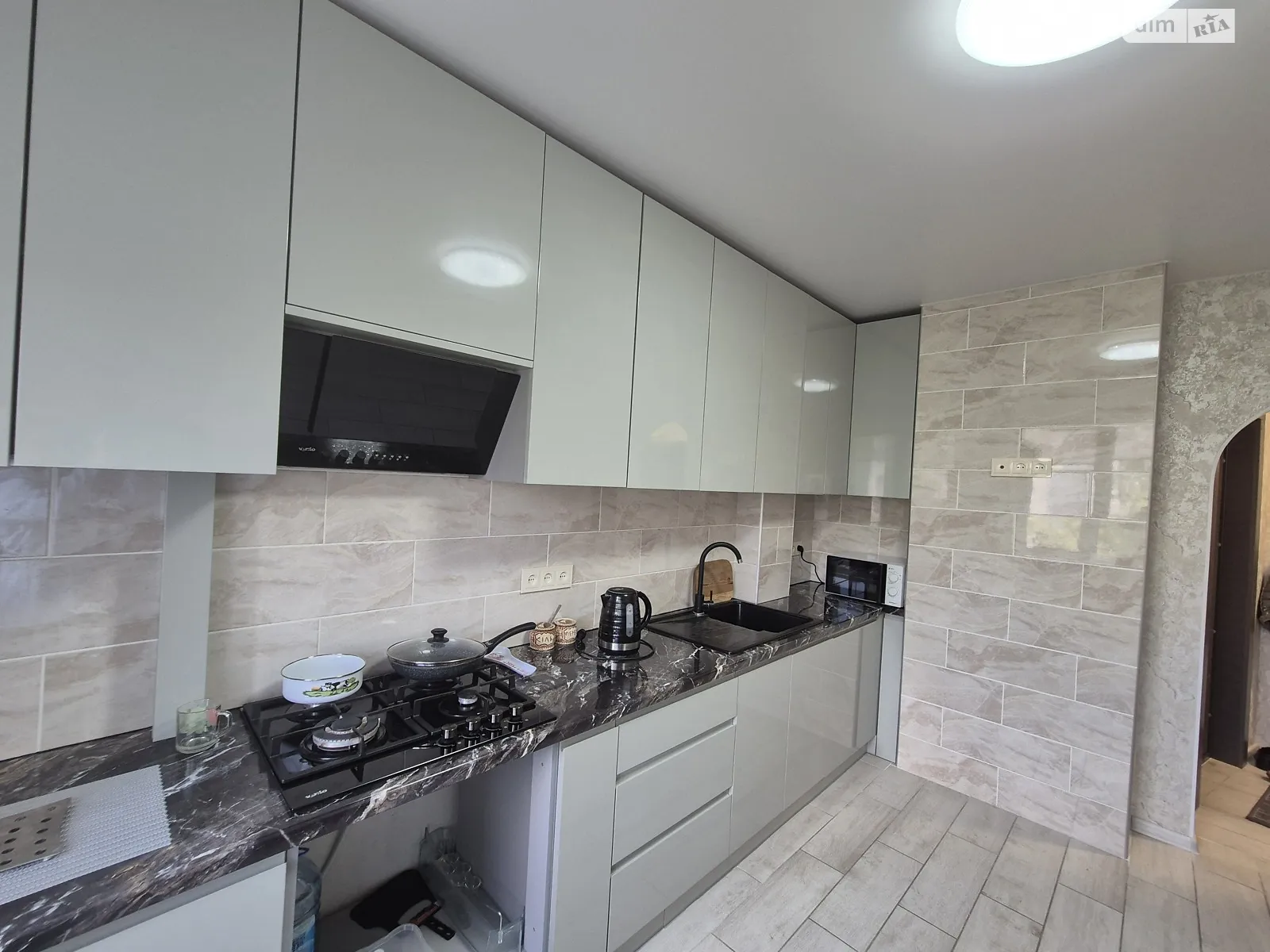 Продается 3-комнатная квартира 67 кв. м в Белой Церкви, ул. Черных Запорожцев(Леваневского), 42 - фото 1