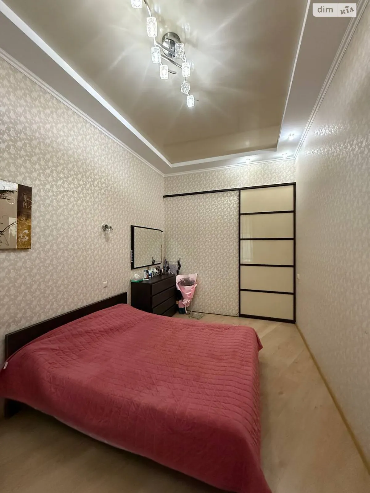 Продається 1-кімнатна квартира 77.4 кв. м у Одесі, пл. Соборна, 12 - фото 1