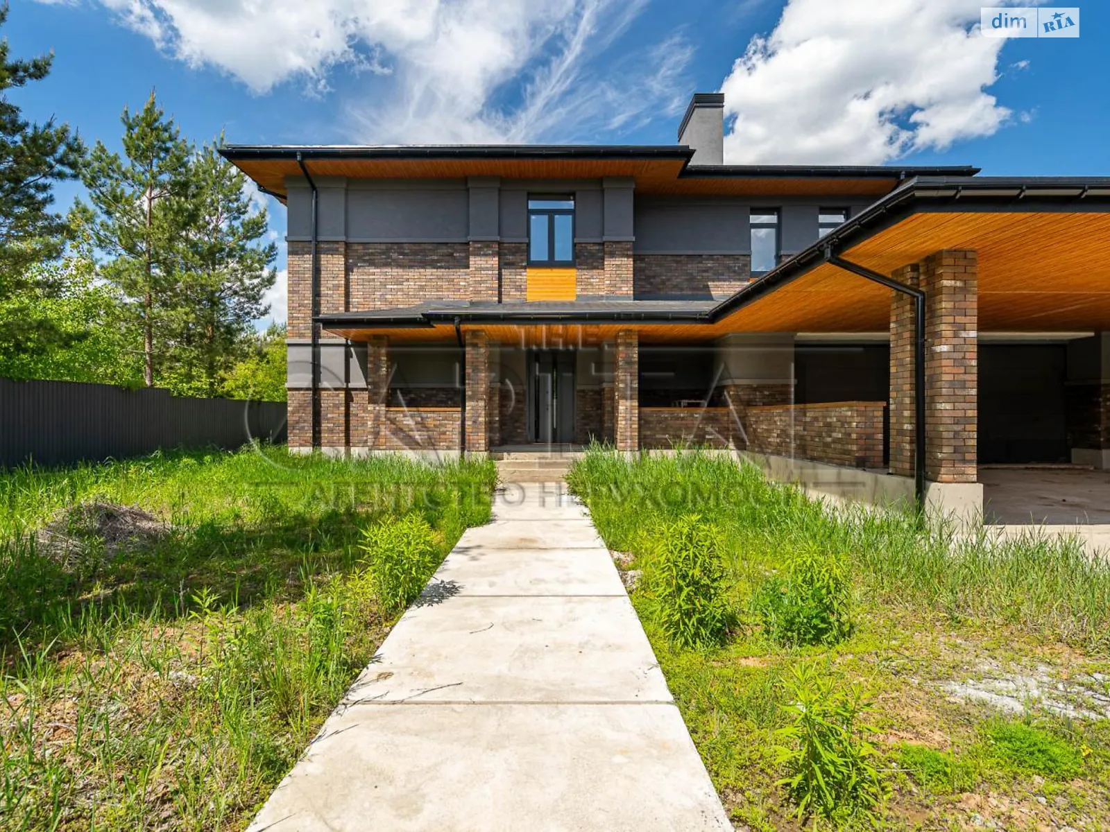 Продается дом на 2 этажа 310 кв. м с бассейном, цена: 325000 $ - фото 1