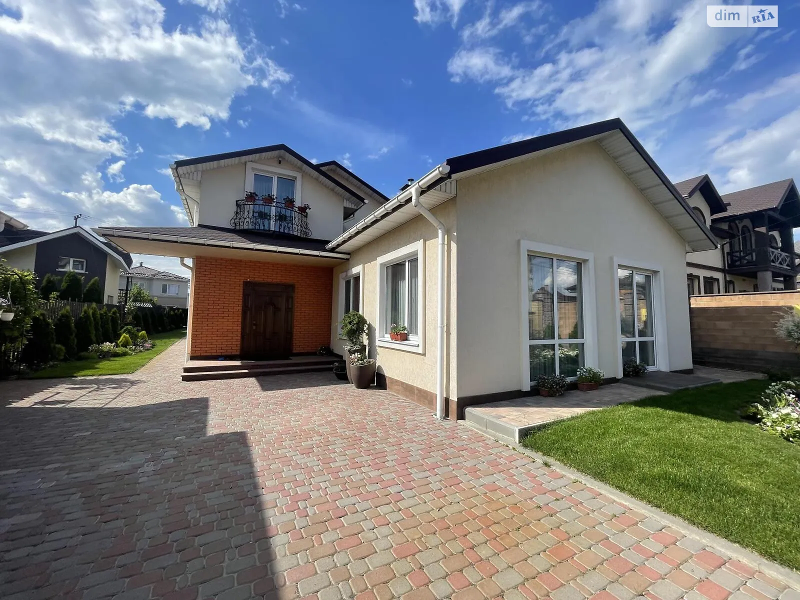 Продается дом на 2 этажа 259 кв. м с мебелью, цена: 325000 $ - фото 1