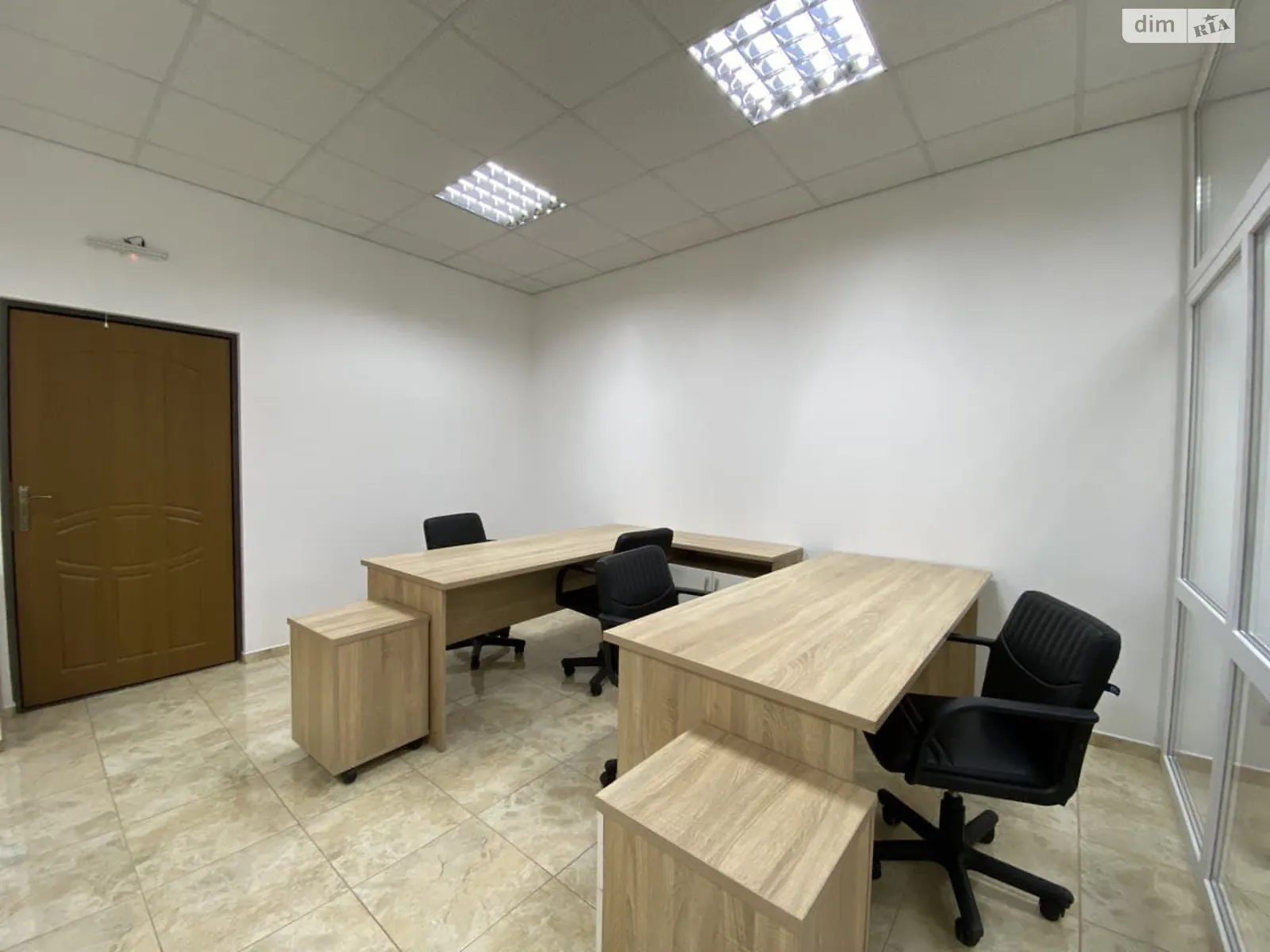 Сдается в аренду офис 51 кв. м в бизнес-центре, цена: 16500 грн - фото 1