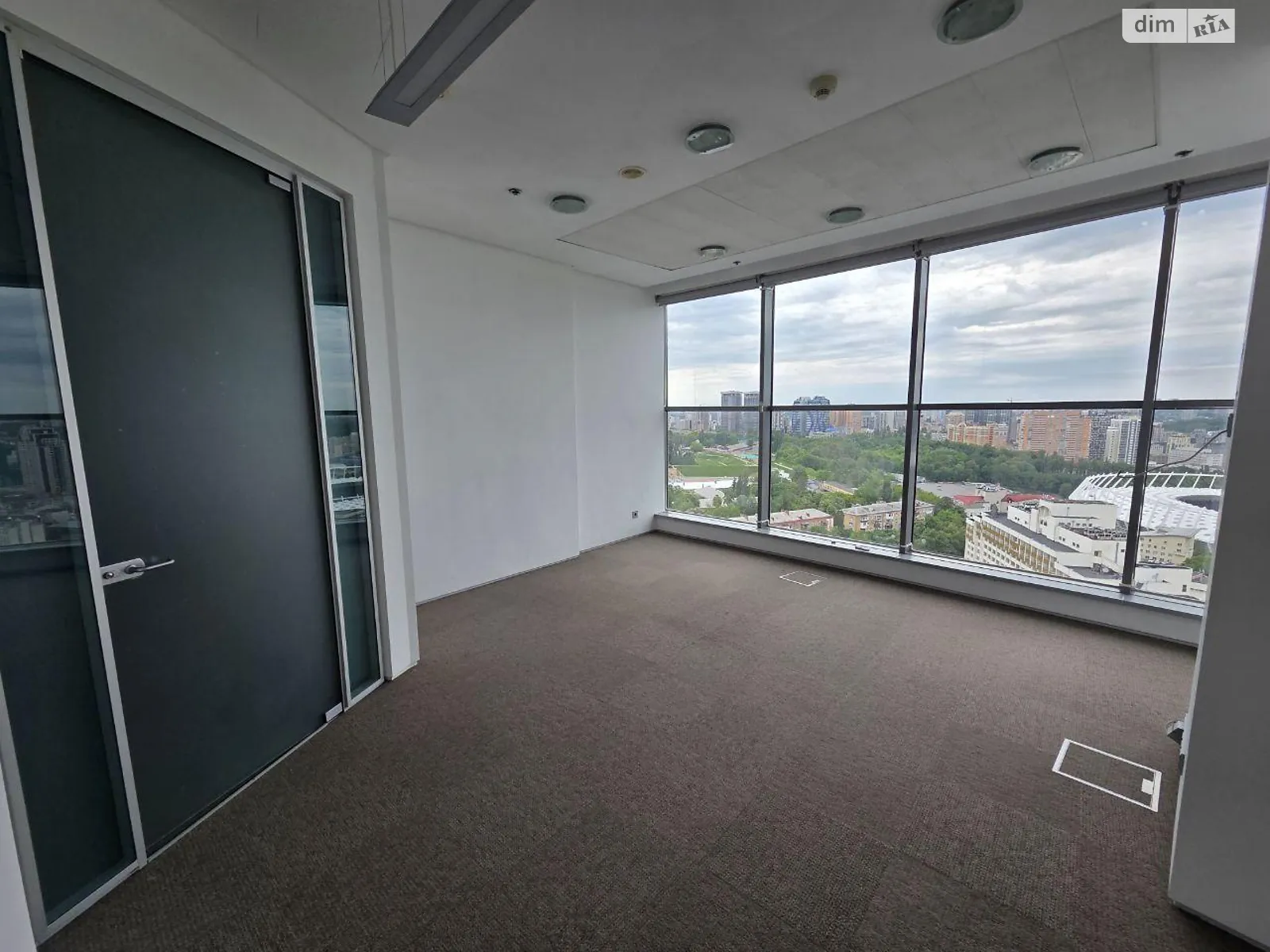 Сдается в аренду офис 630 кв. м в бизнес-центре, цена: 22750 $ - фото 1