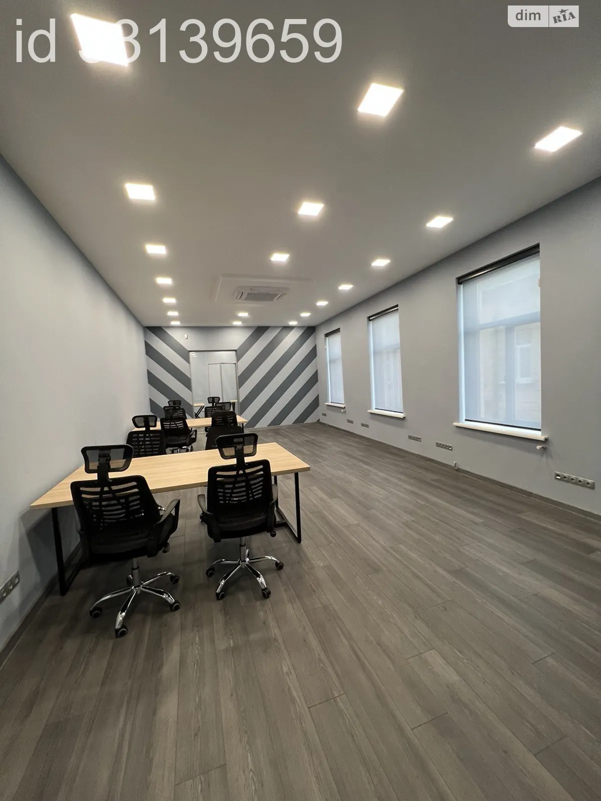 Сдается в аренду офис 100 кв. м в бизнес-центре, цена: 700 $ - фото 1