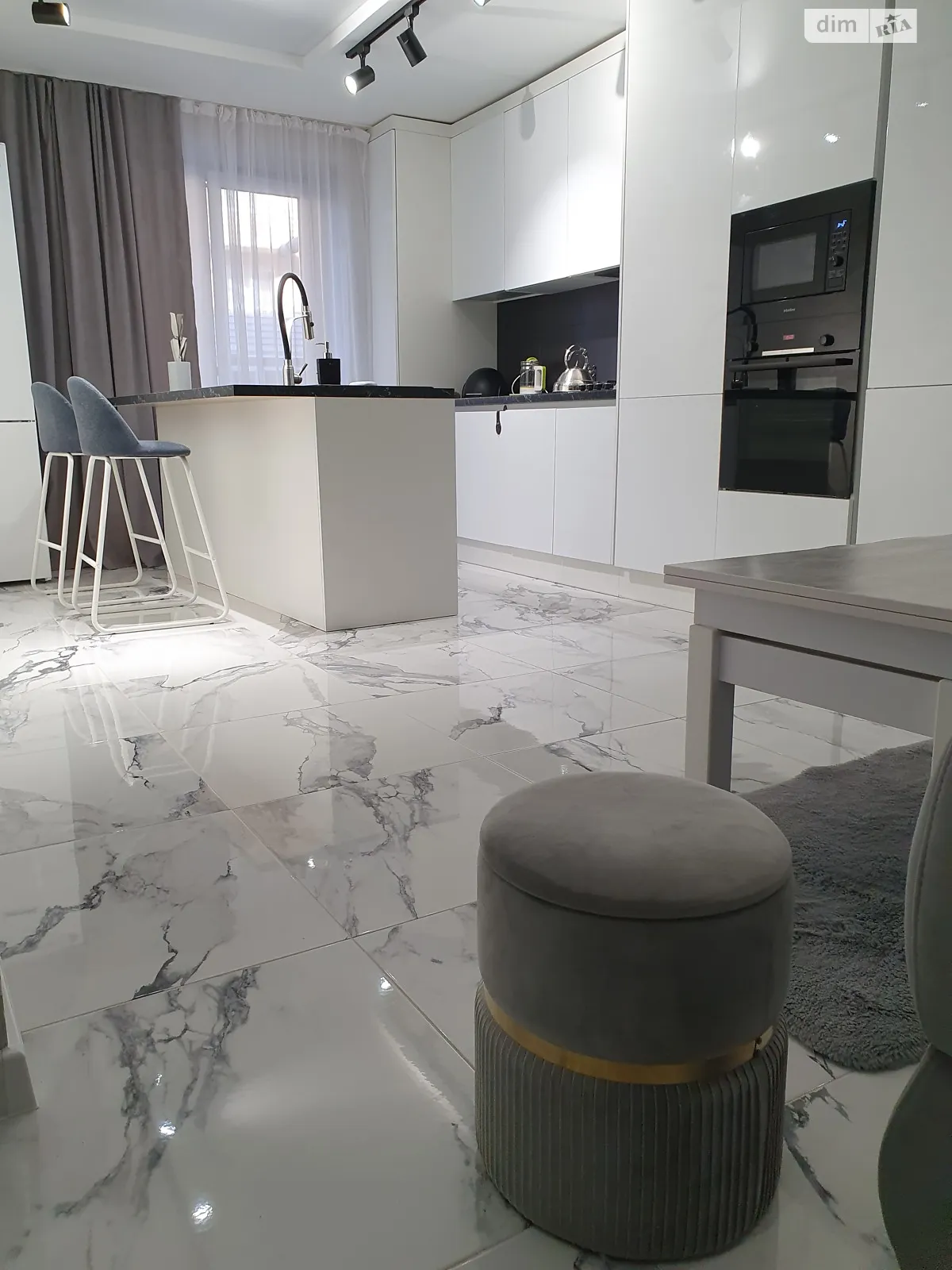 Продается 2-комнатная квартира 62 кв. м в Ужгороде, цена: 119000 $ - фото 1
