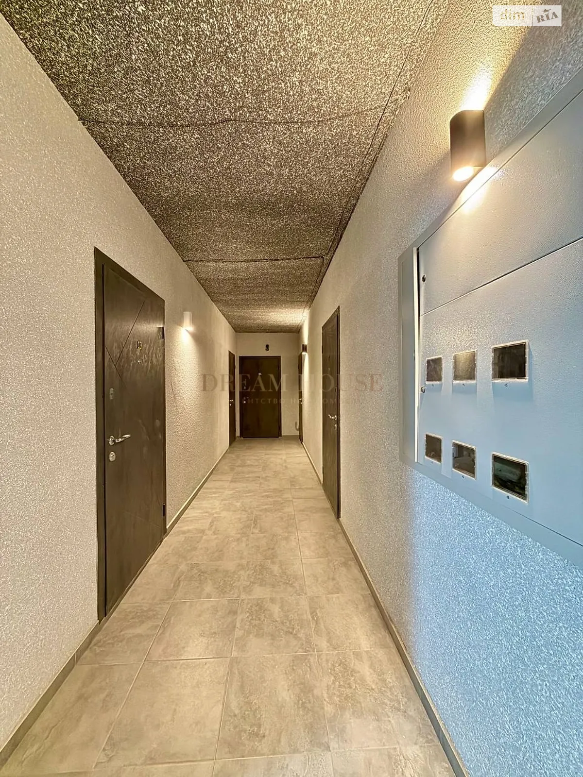 Продается 1-комнатная квартира 23.5 кв. м в Гостомеле, ул. Мирная, 3Е - фото 1