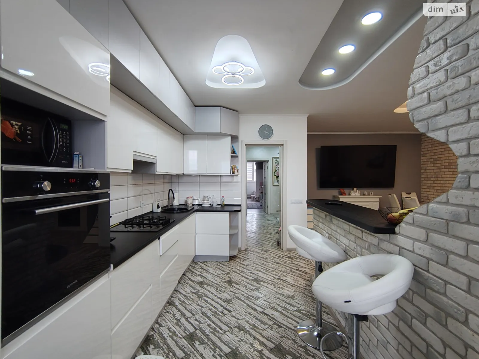 Продается 3-комнатная квартира 90 кв. м в Ивано-Франковске, ул. Галицкая - фото 1
