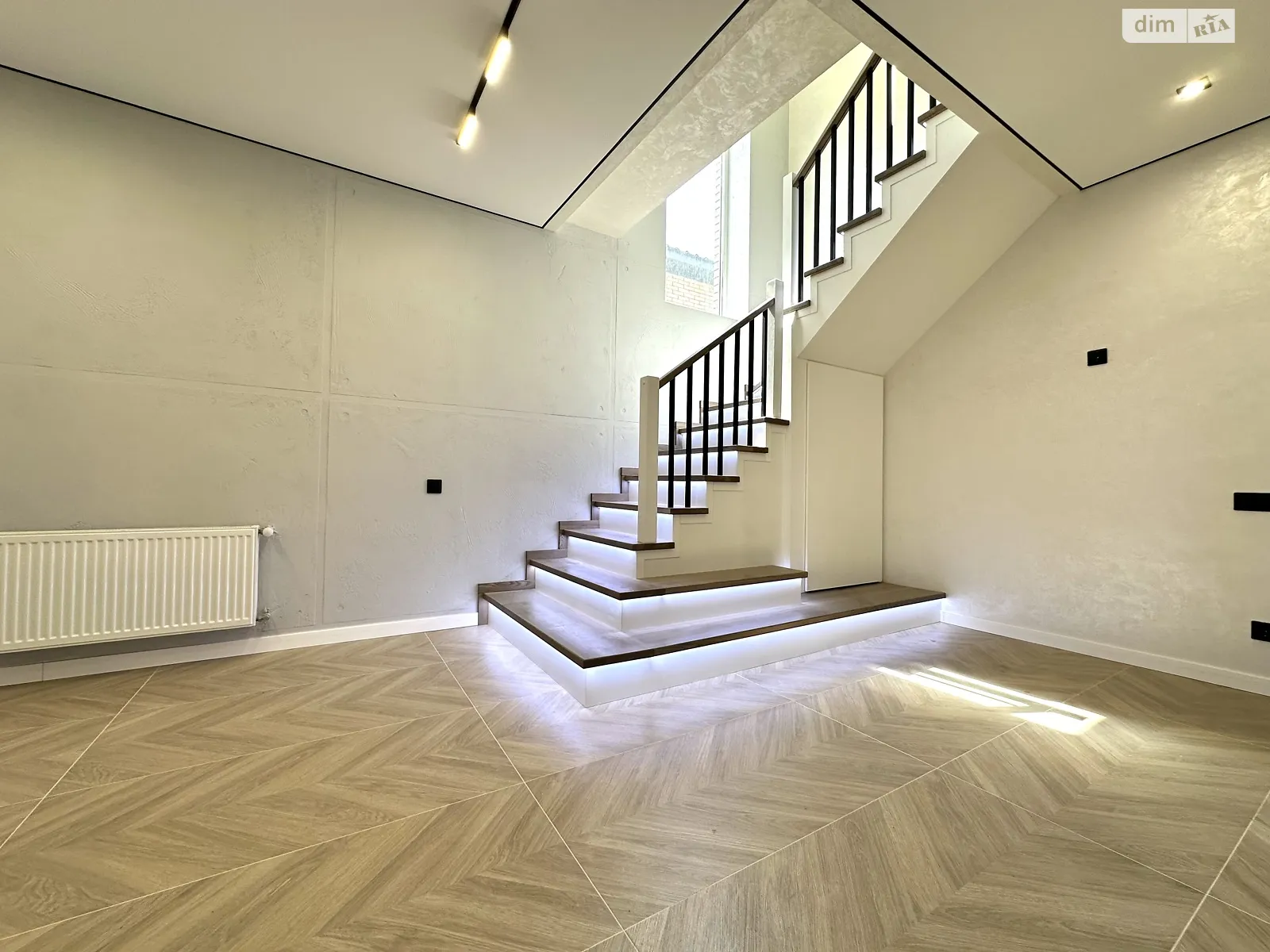 Продается дом на 2 этажа 120 кв. м с балконом, цена: 154999 $ - фото 1