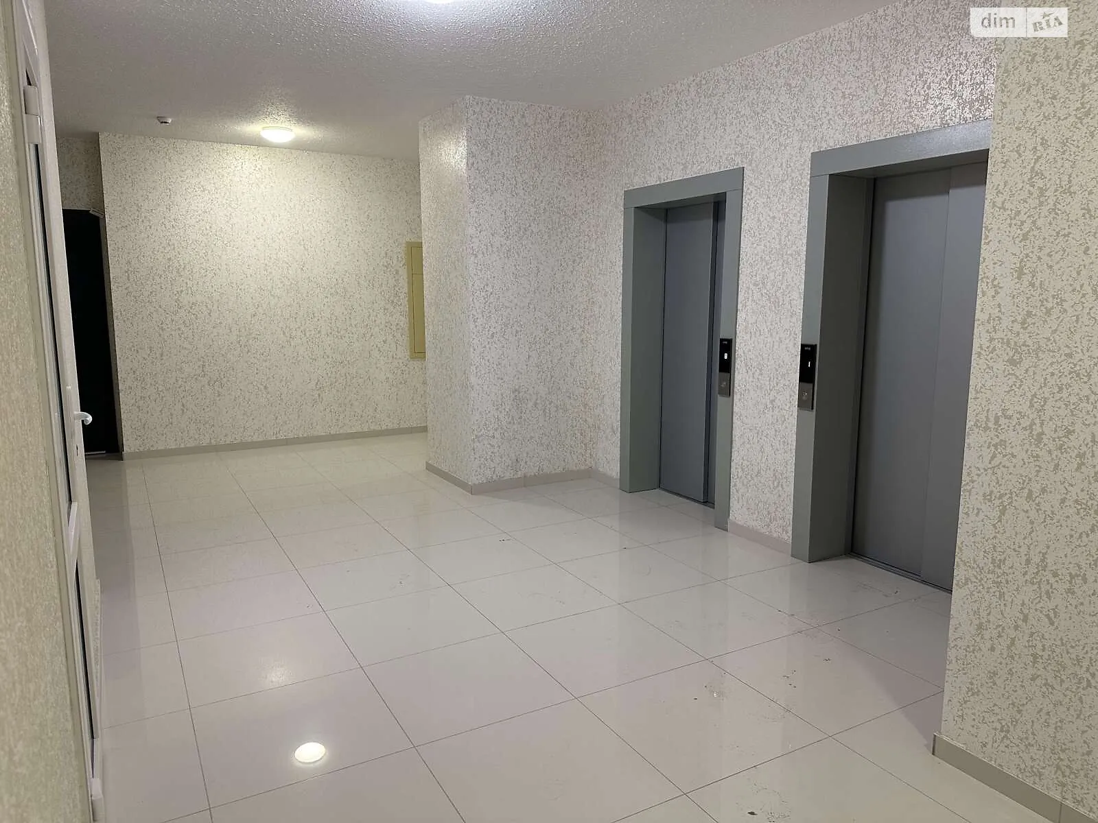 Продається 2-кімнатна квартира 79 кв. м у Ірпені, вул. Університетська(Карла Маркса), 3/5 - фото 1