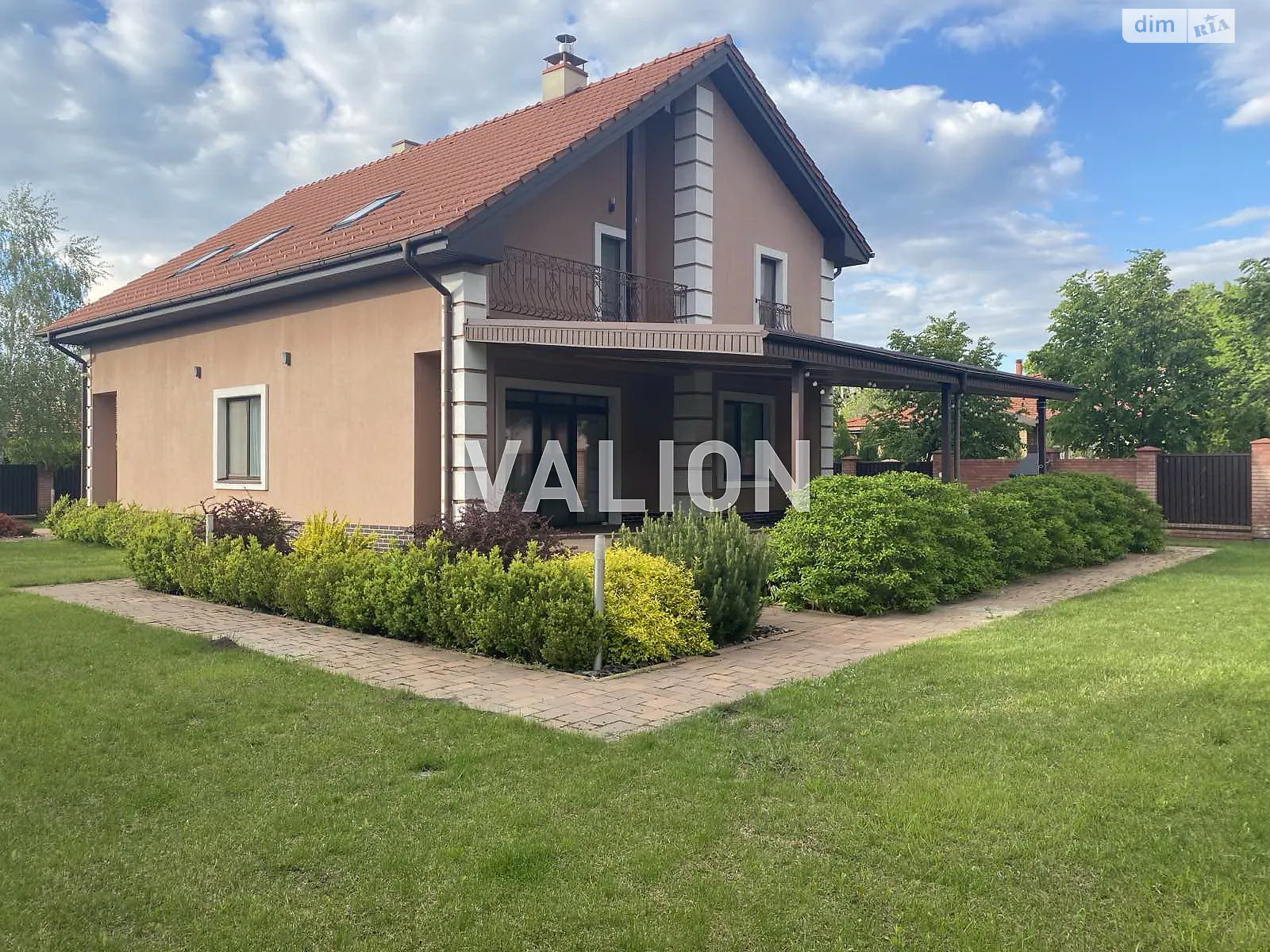 Продается дом на 2 этажа 235.4 кв. м с участком, цена: 380000 $ - фото 1