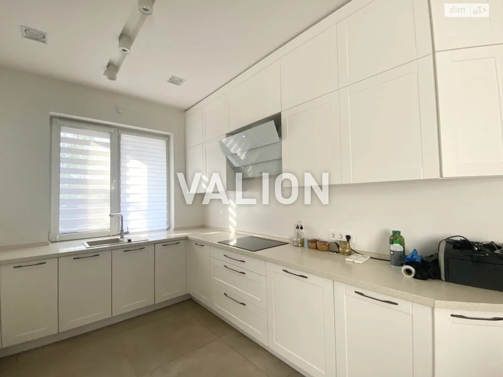 Продается дом на 2 этажа 235.4 кв. м с участком, цена: 380000 $ - фото 1