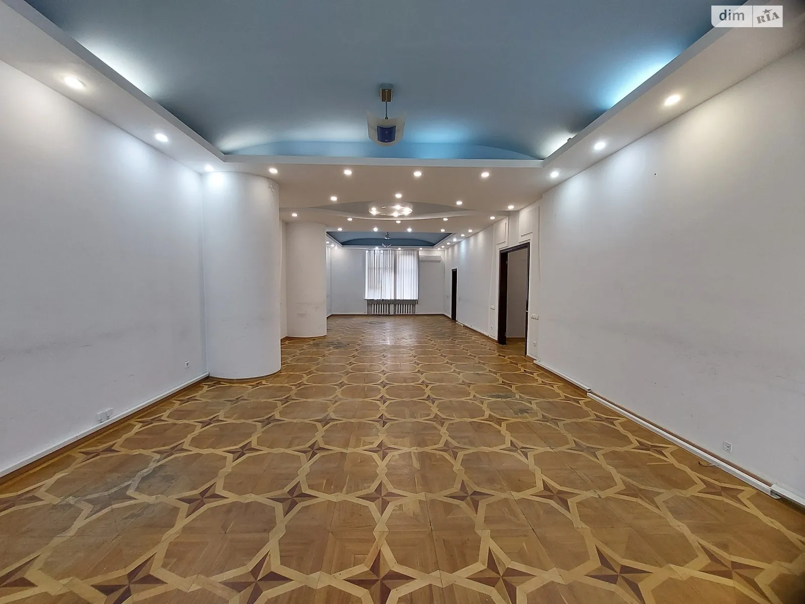 Сдается в аренду офис 169 кв. м в бизнес-центре, цена: 59150 грн - фото 1