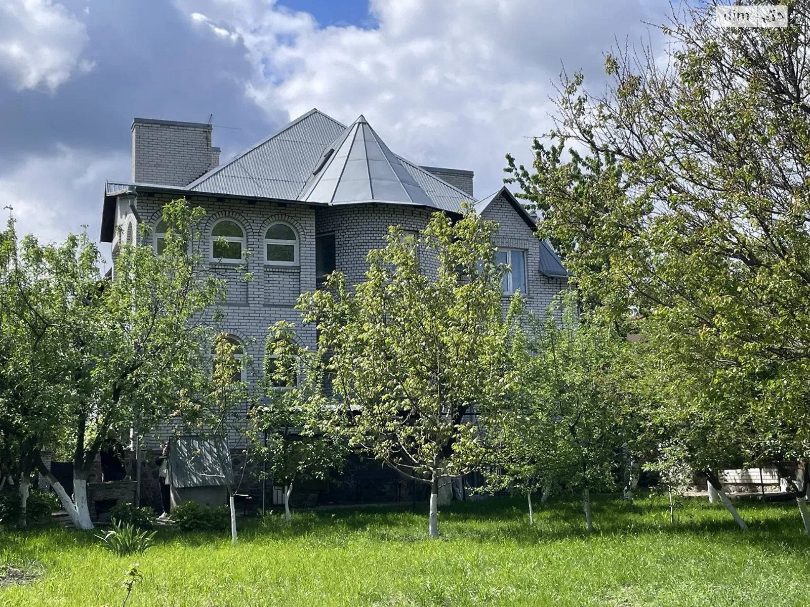 Продается дом на 3 этажа 575.9 кв. м с беседкой, цена: 480000 $ - фото 1