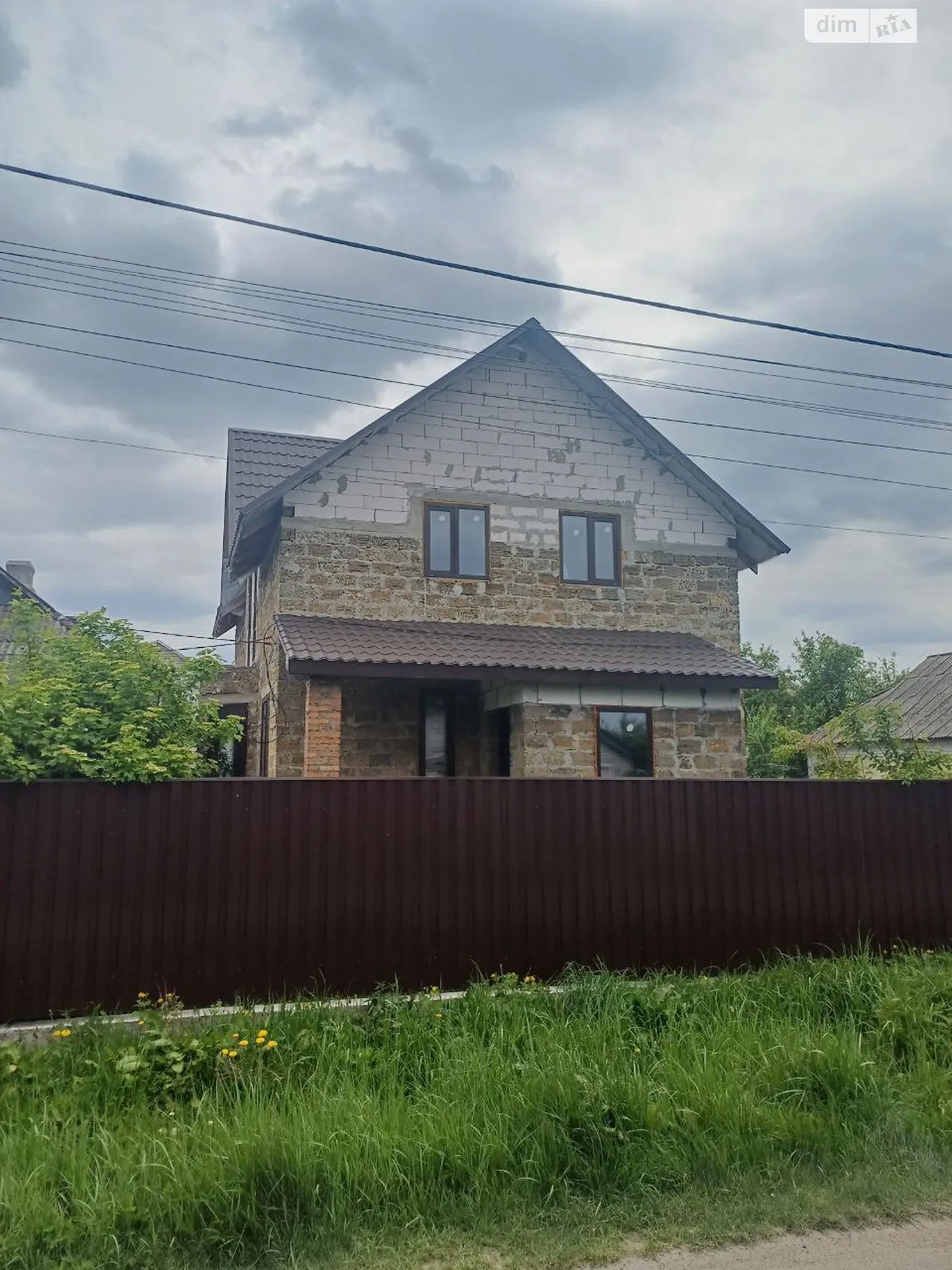 Продается дом на 2 этажа 160 кв. м с камином, цена: 66000 $ - фото 1