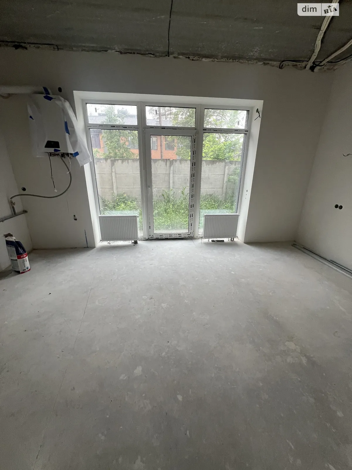 Продается дом на 3 этажа 120 кв. м с камином, цена: 120000 $ - фото 1