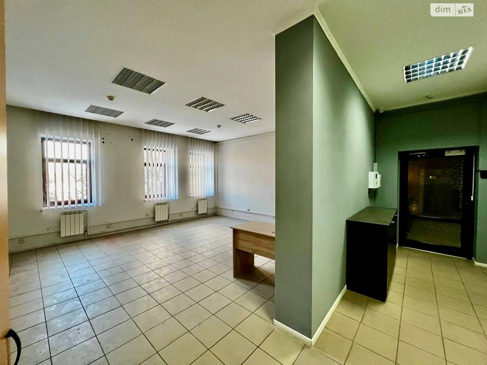 Сдается в аренду офис 90 кв. м в бизнес-центре, цена: 27000 грн - фото 1