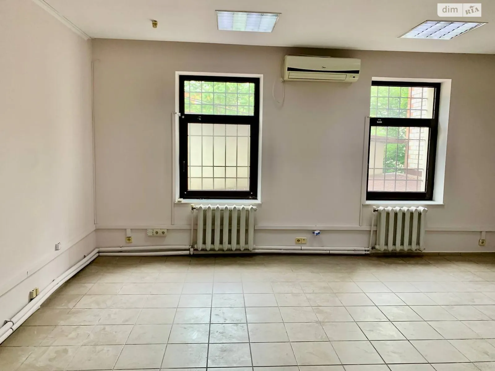 Сдается в аренду офис 50 кв. м в бизнес-центре, цена: 15000 грн - фото 1