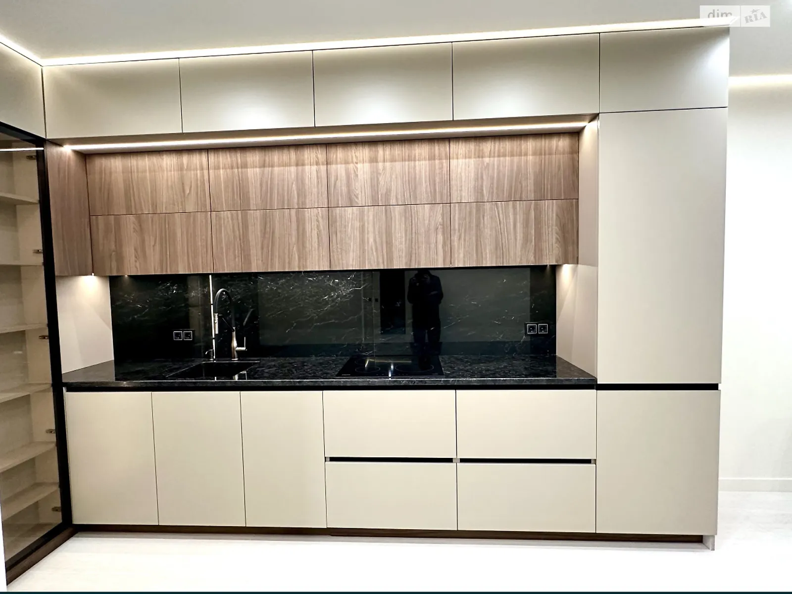 Продається 2-кімнатна квартира 71 кв. м у Києві, вул. Олександра Олеся, 9 - фото 1